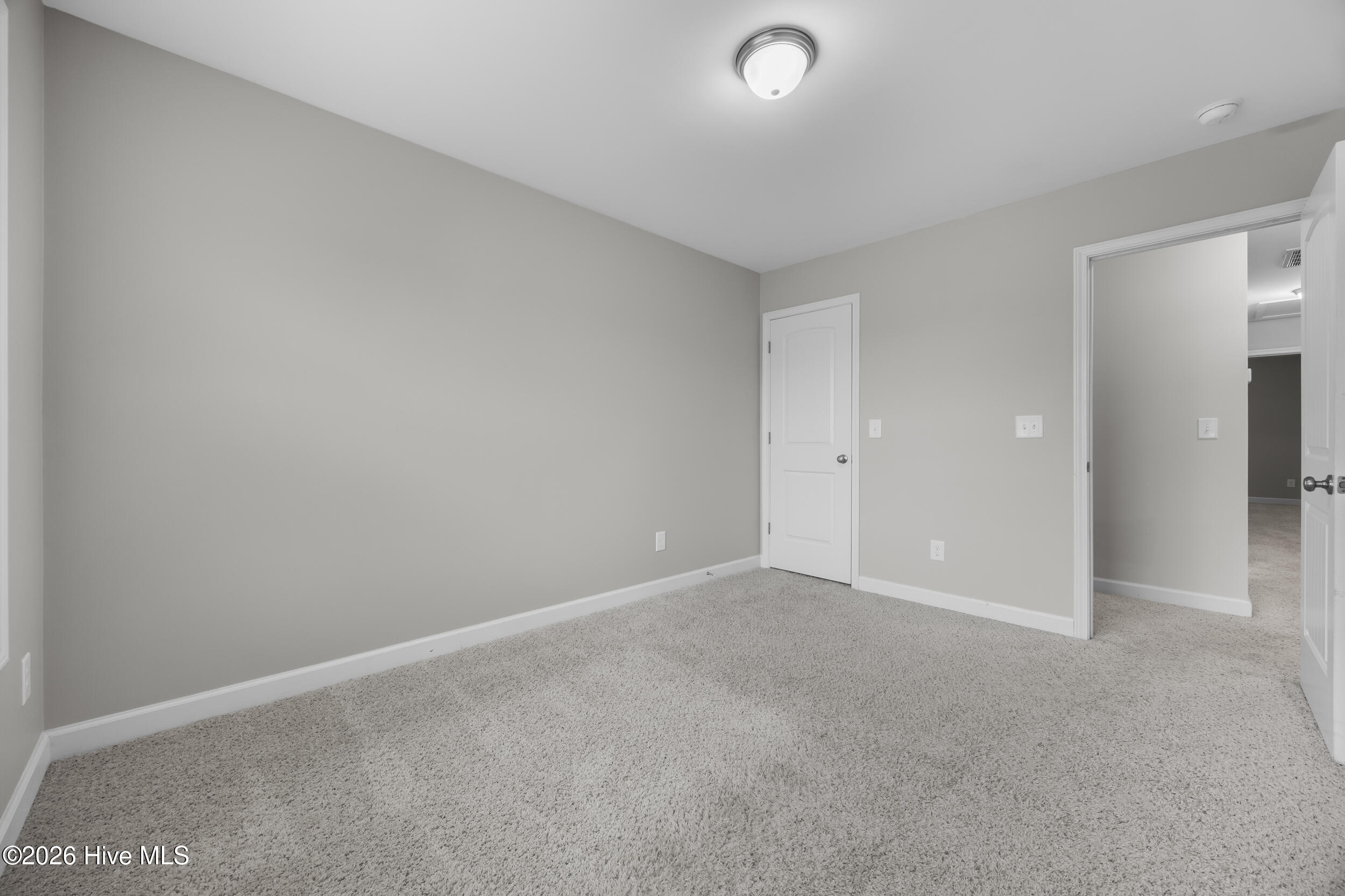 100557313 | Photo 26