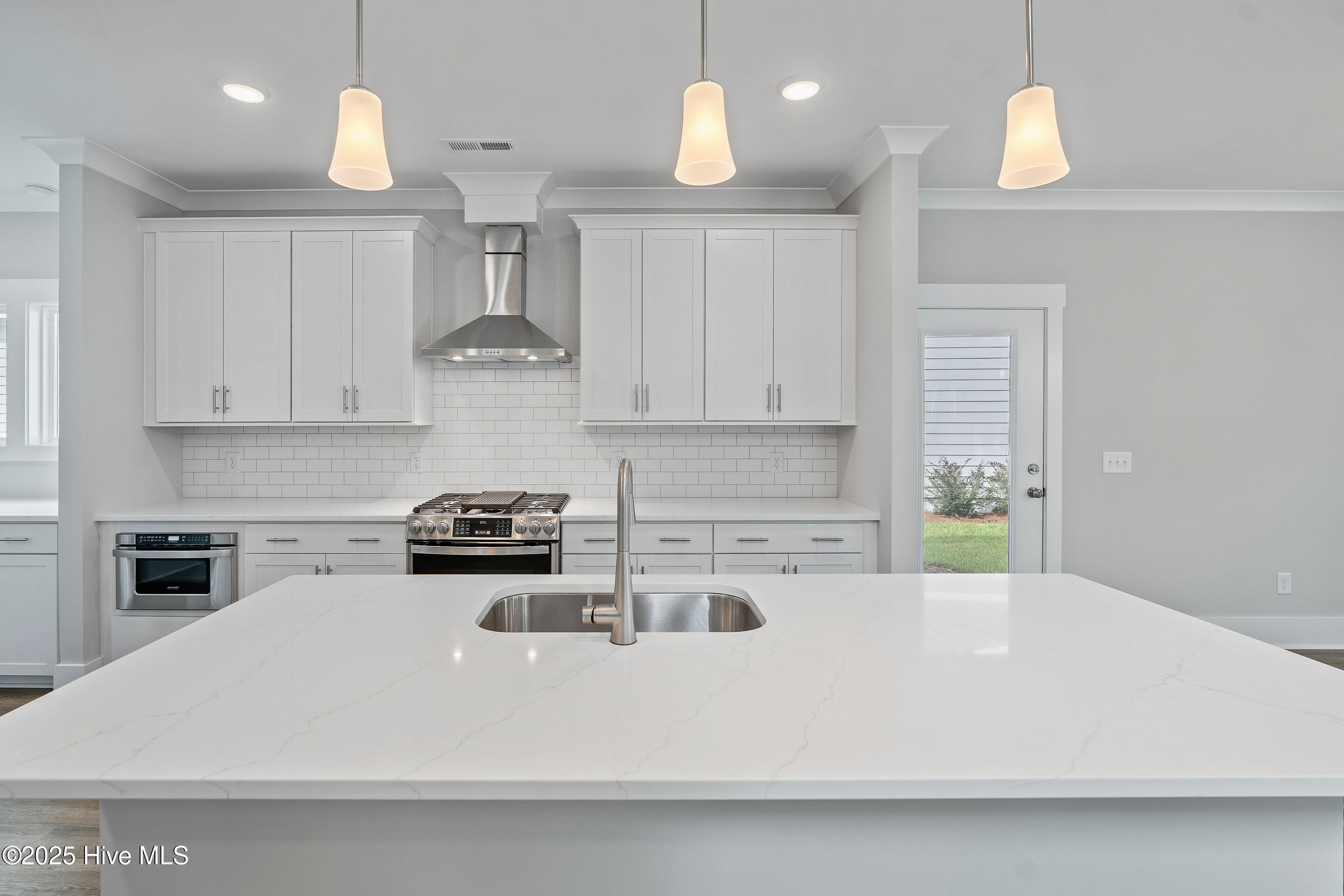 100506457 | Photo 24