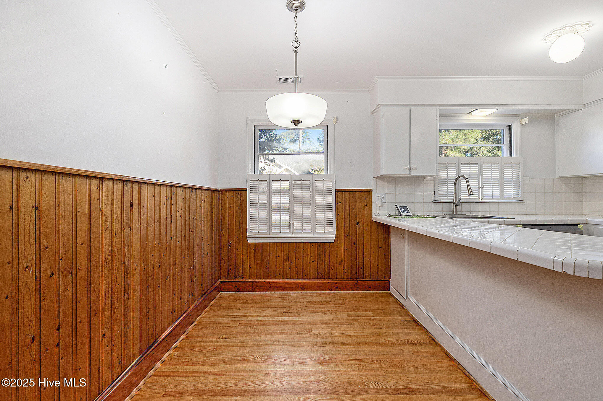 100537209 | Photo 12