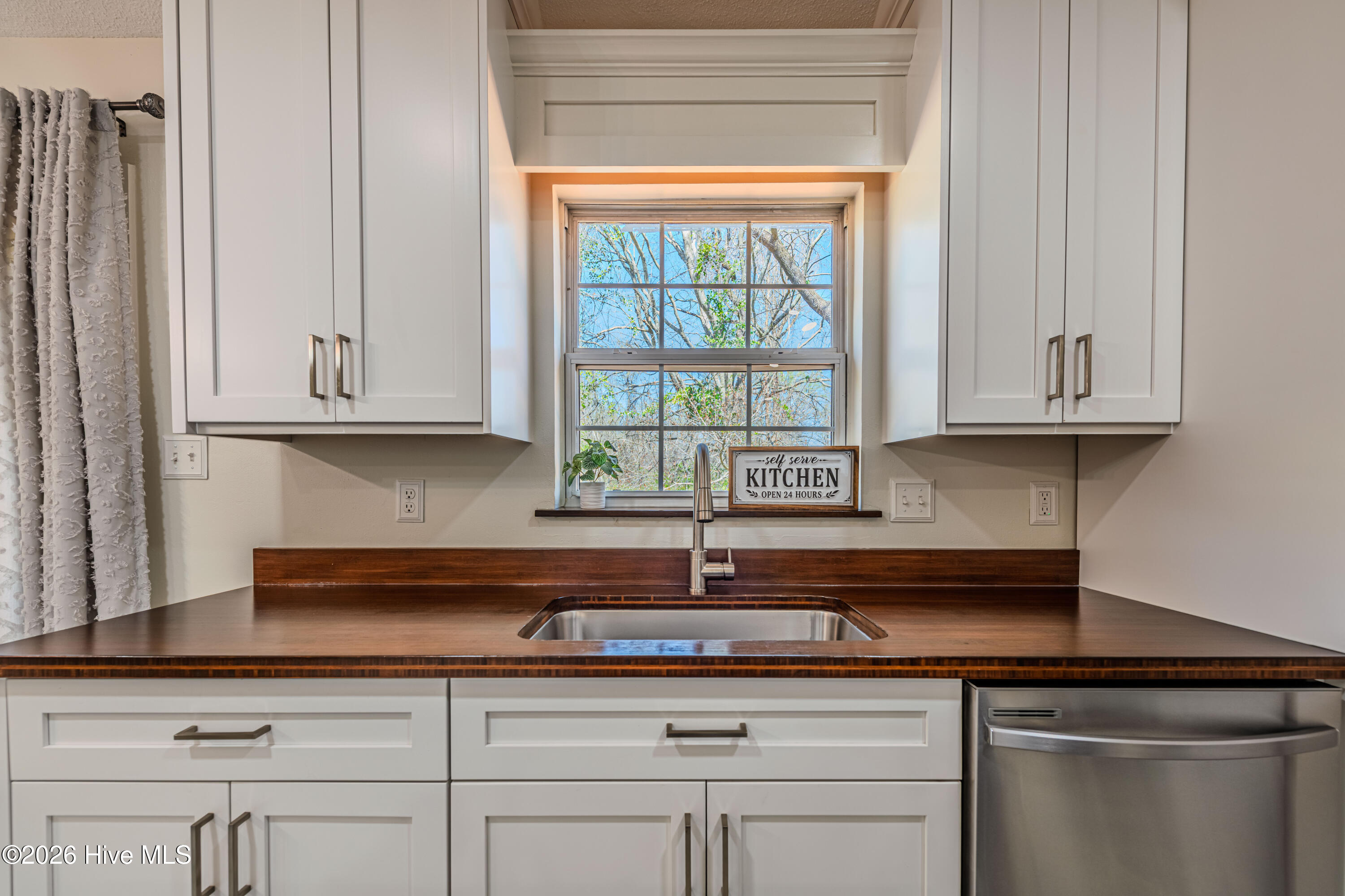 100564633 | Photo 24