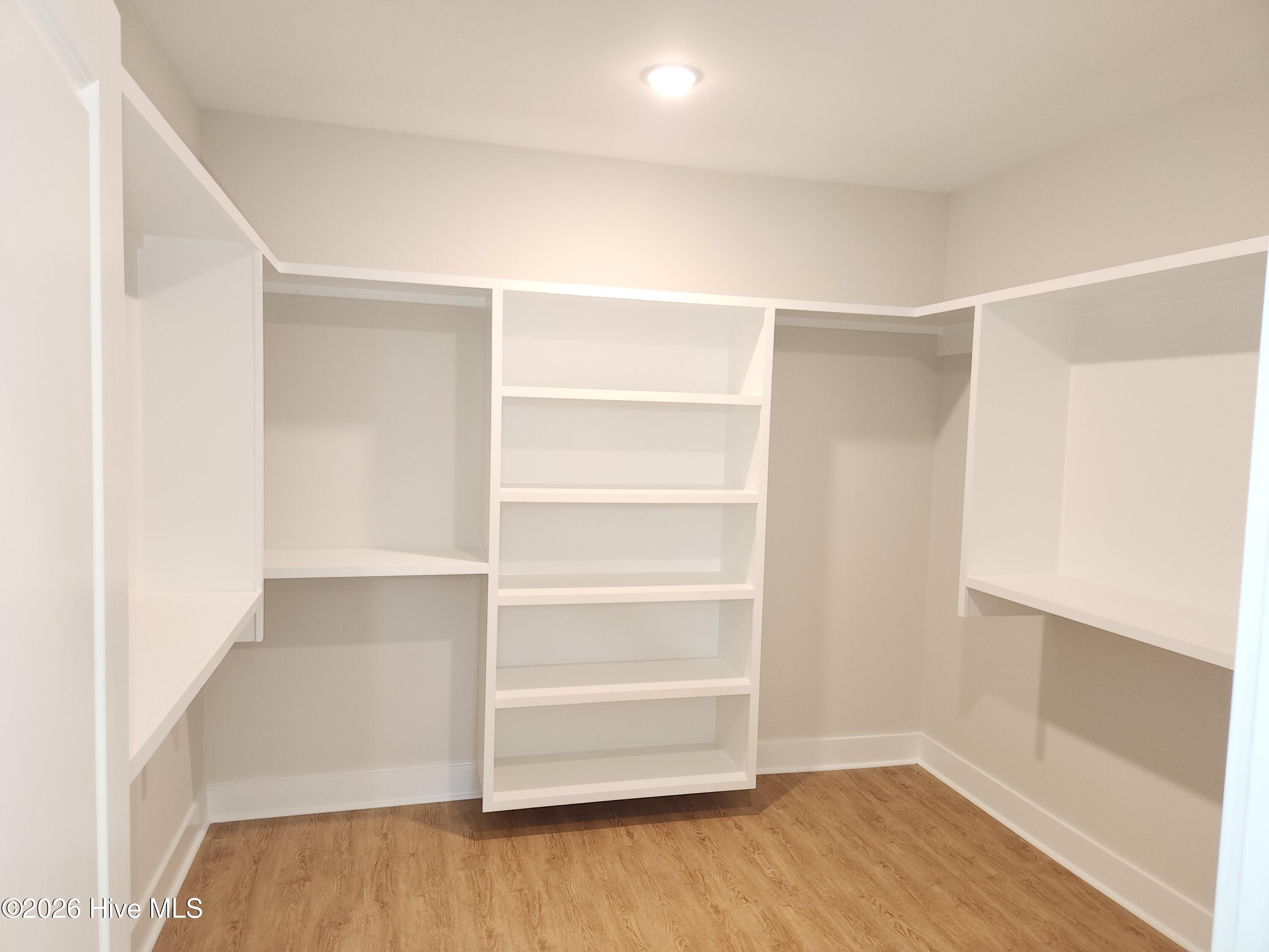 100547826 | Photo 27