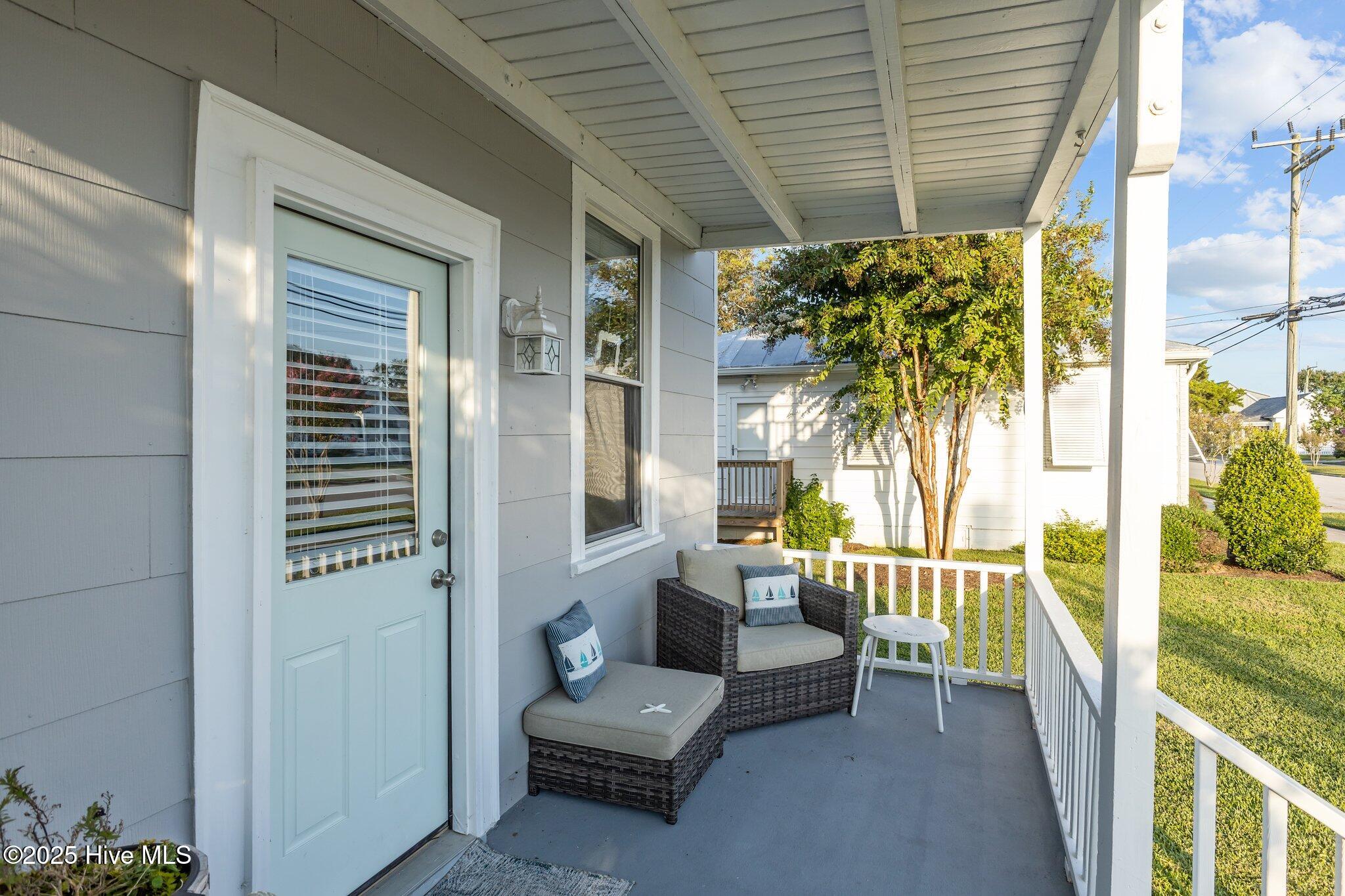Exterior photo of 1406 Evans Street B, Morehead City, NC 28557. MLS: 100603199