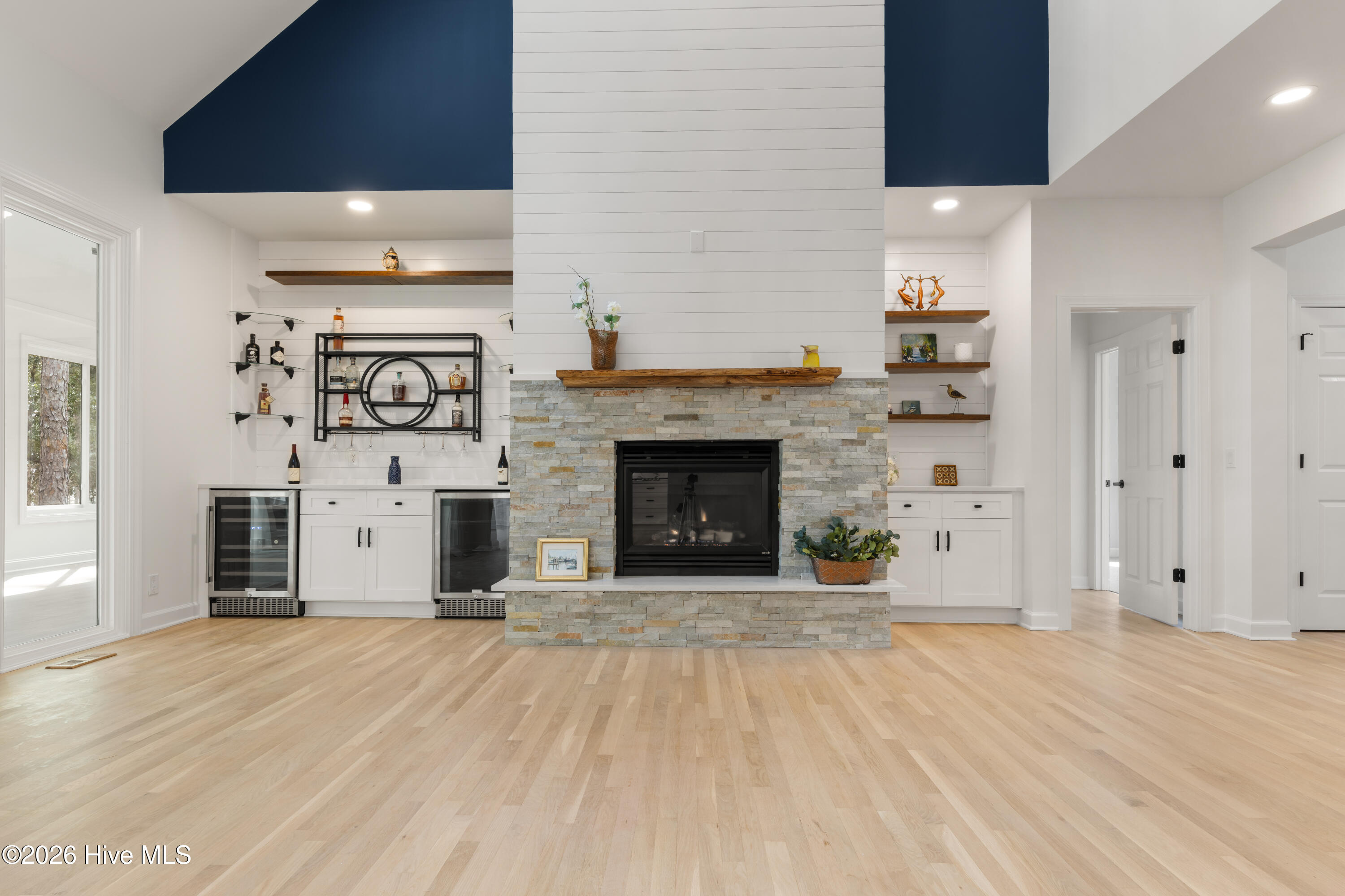 100555954 | Photo 10