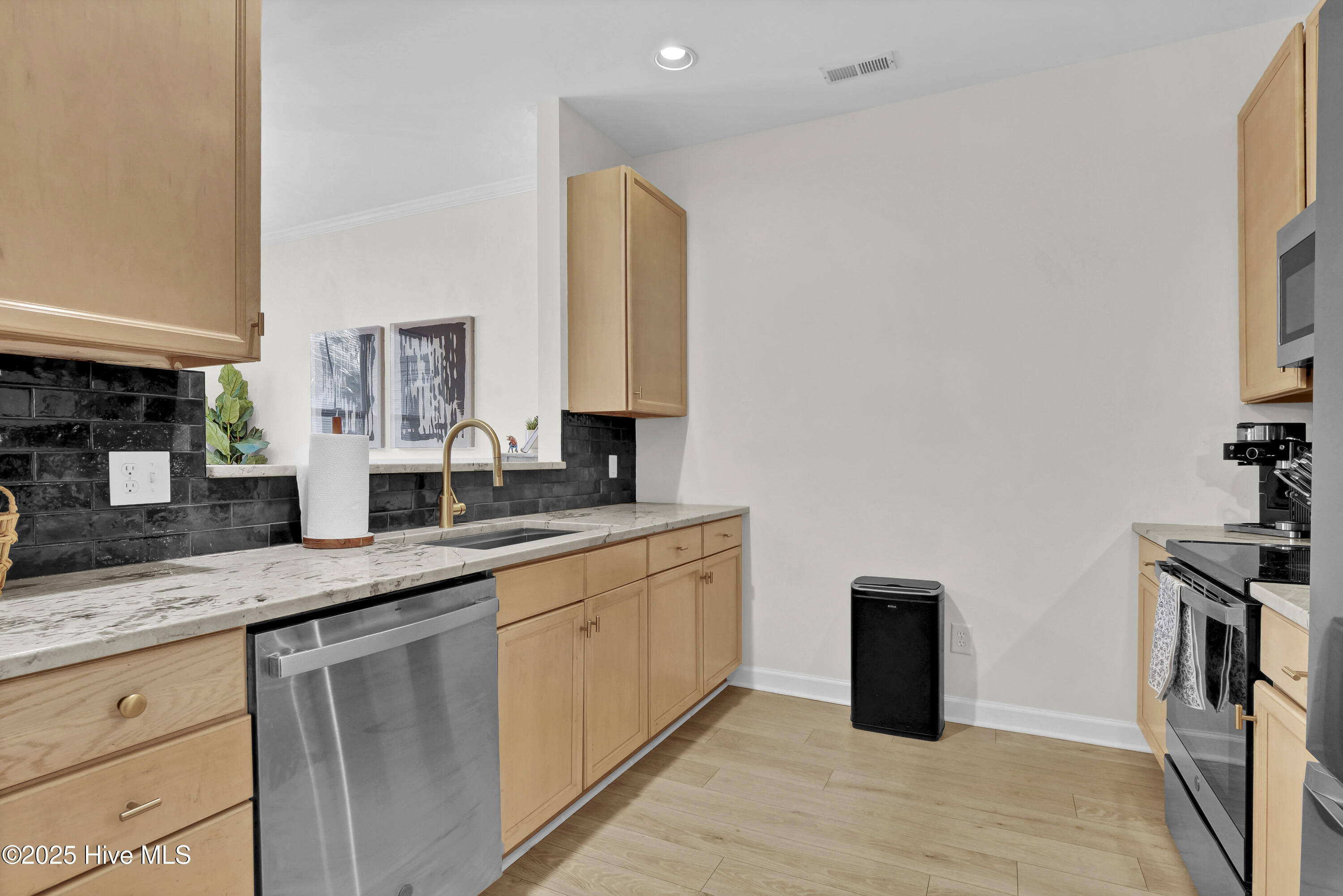 100546697 | Photo 10