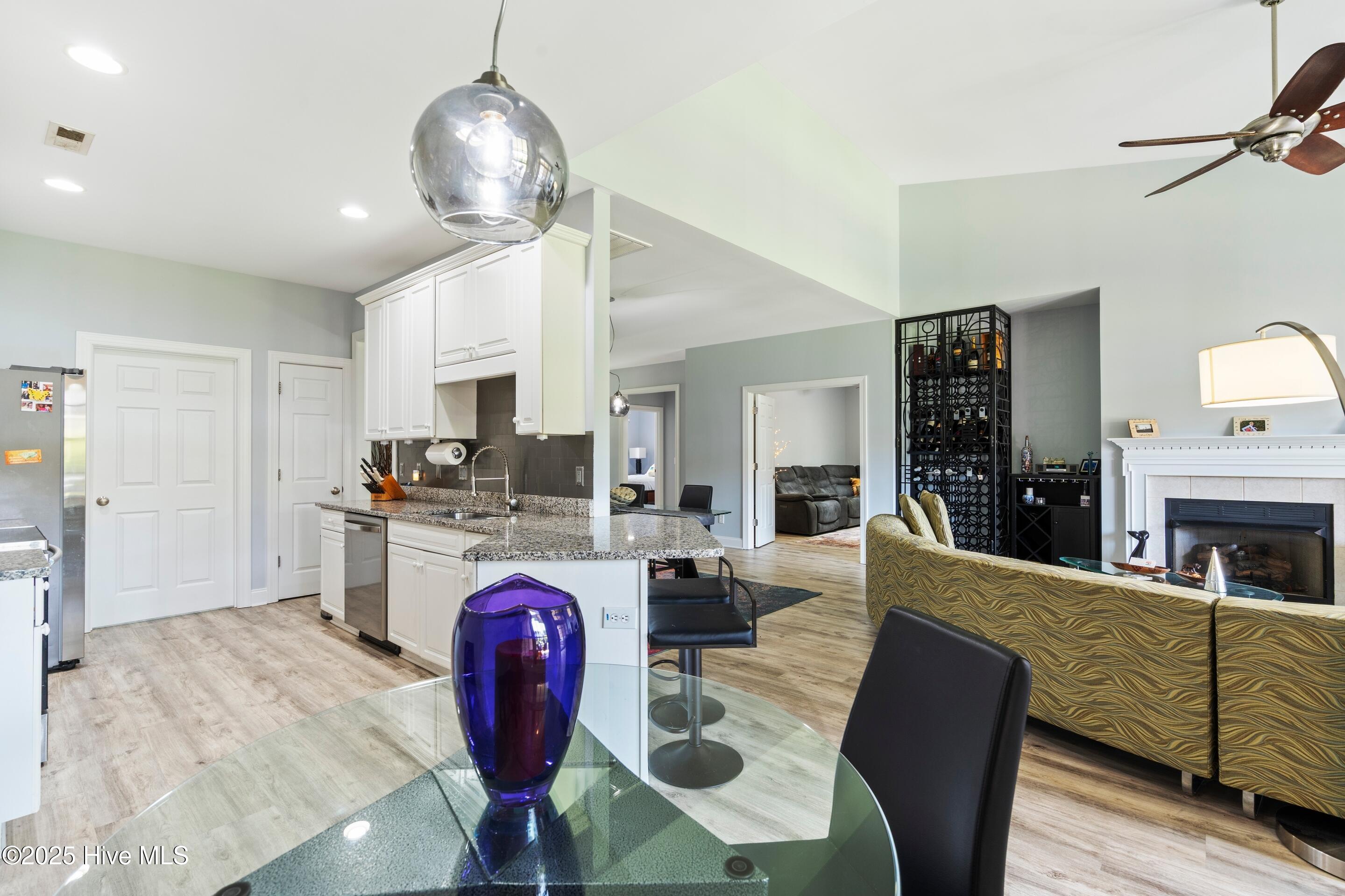 100541104 | Photo 41