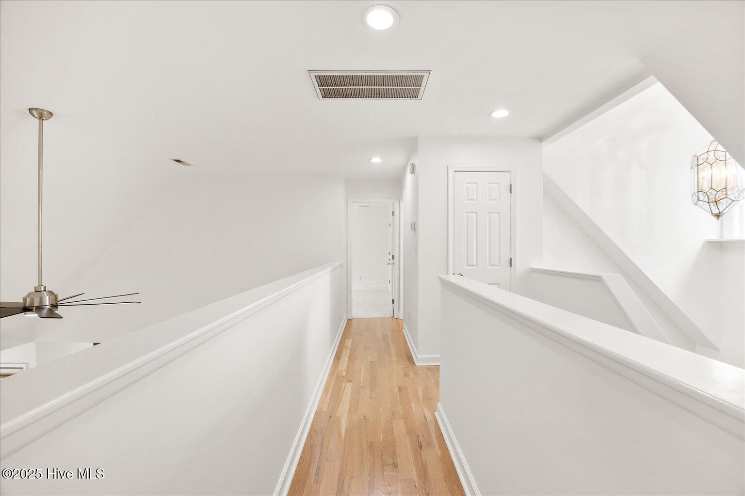 100535280 | Photo 32