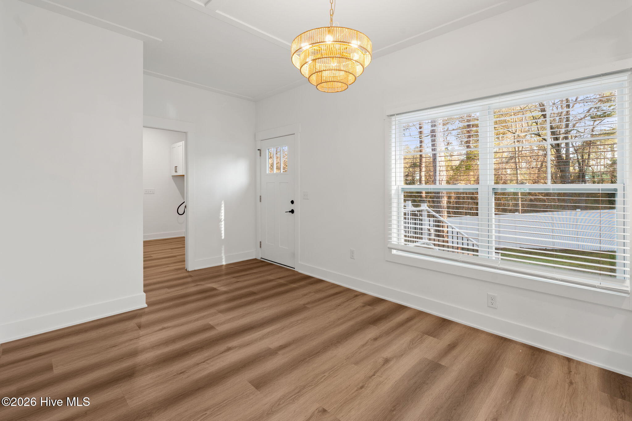 100562670 | Photo 16