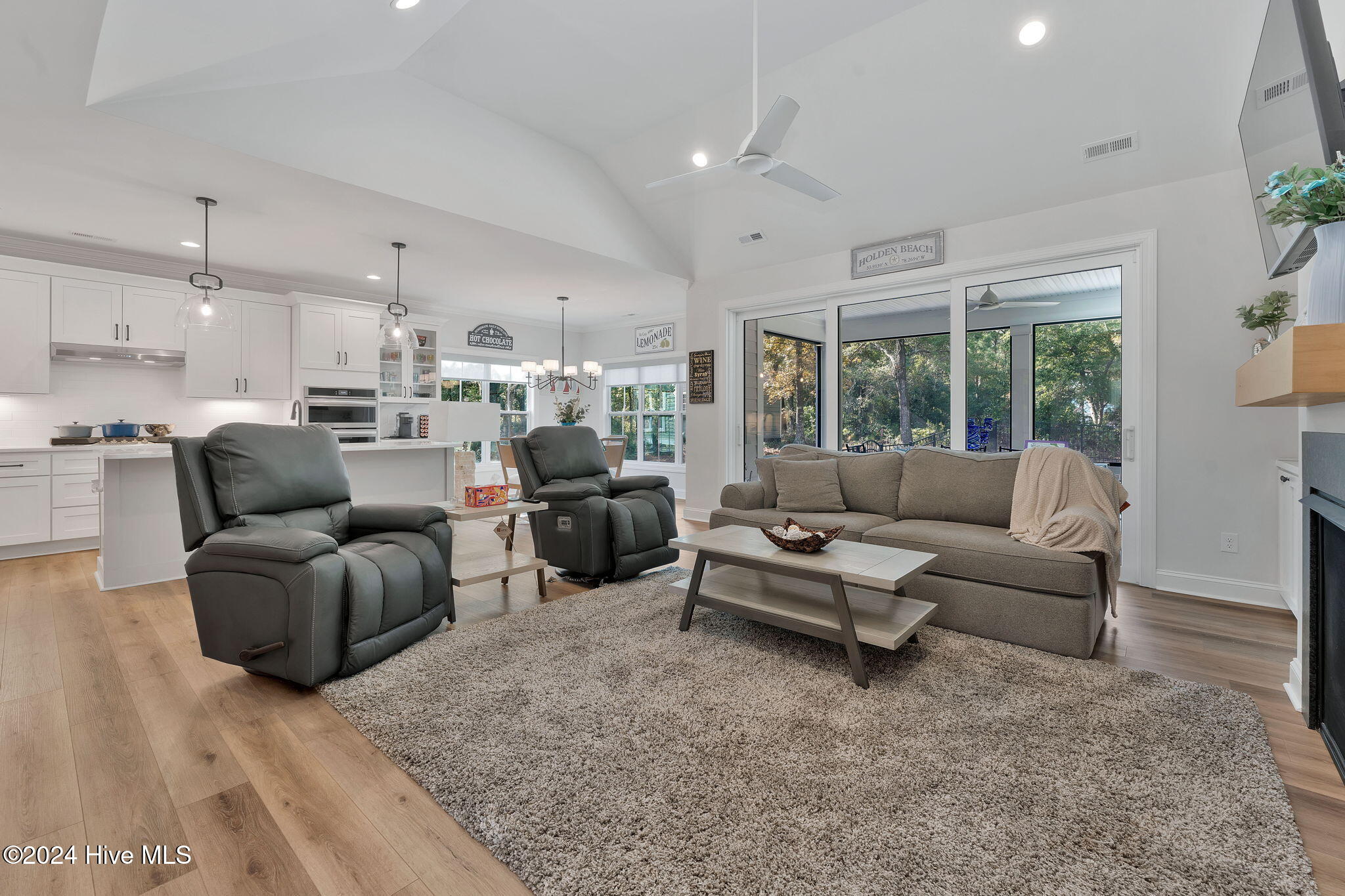 100478916 | Photo 17