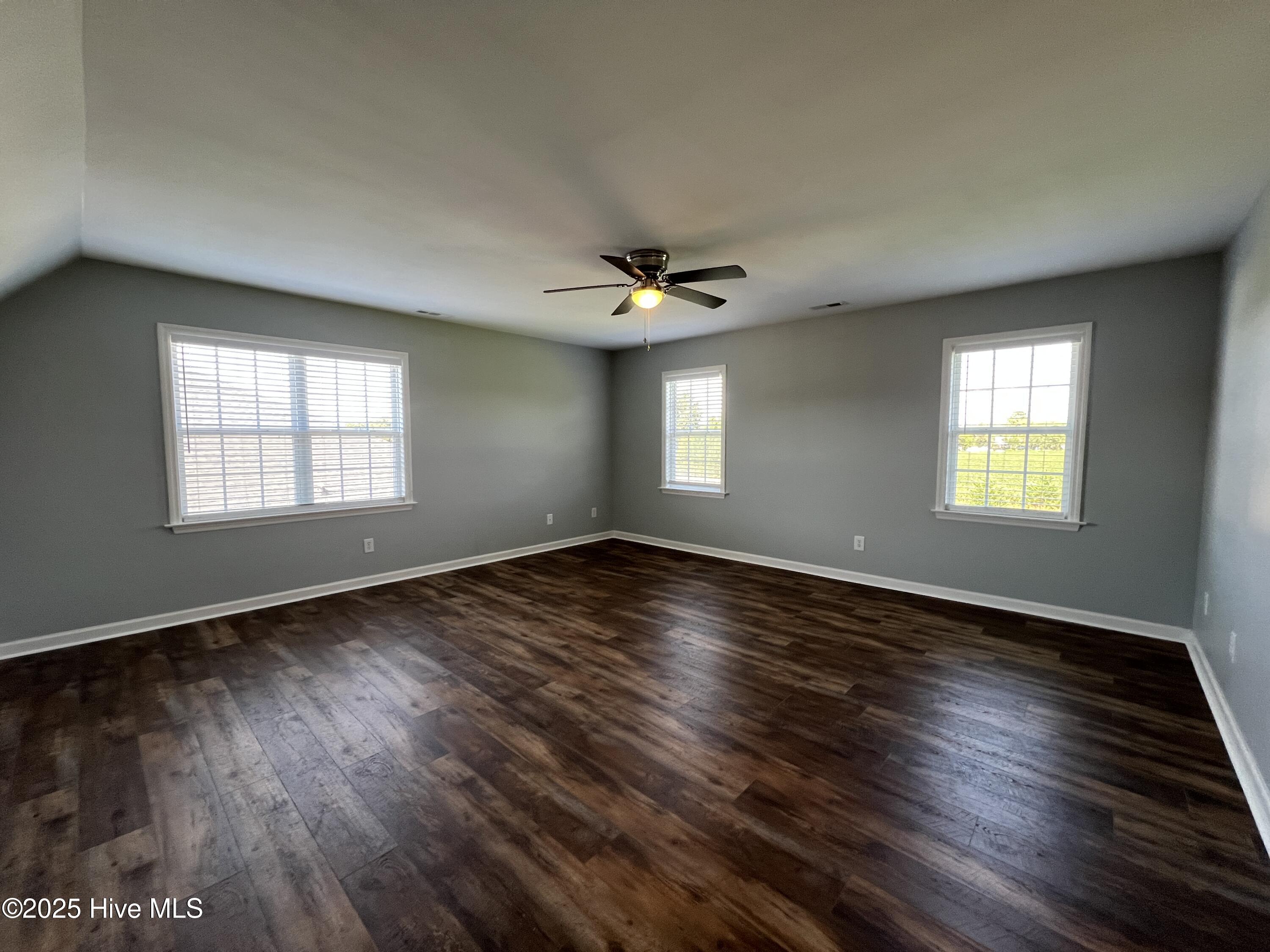 100528516 | Photo 16