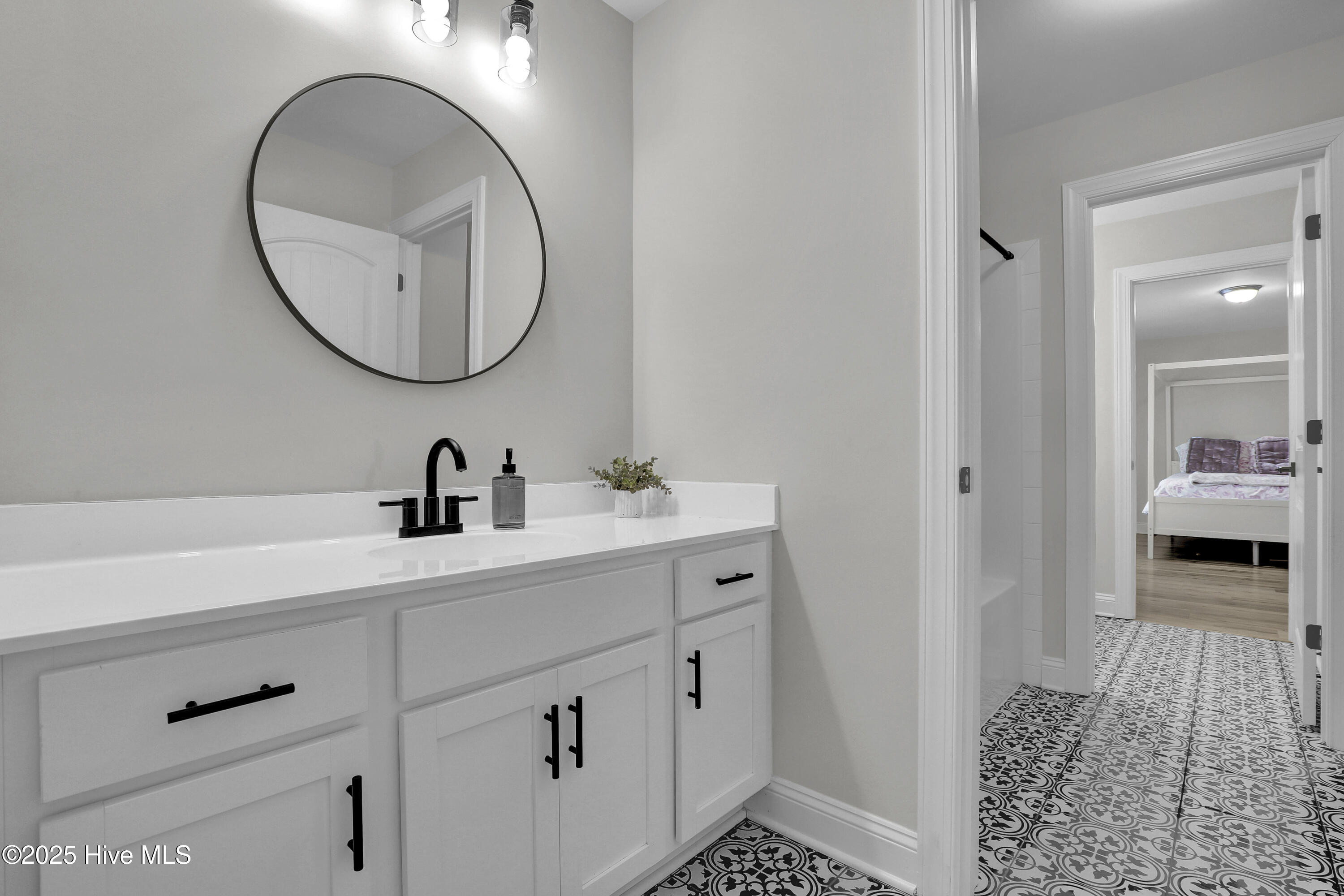 100546103 | Photo 32