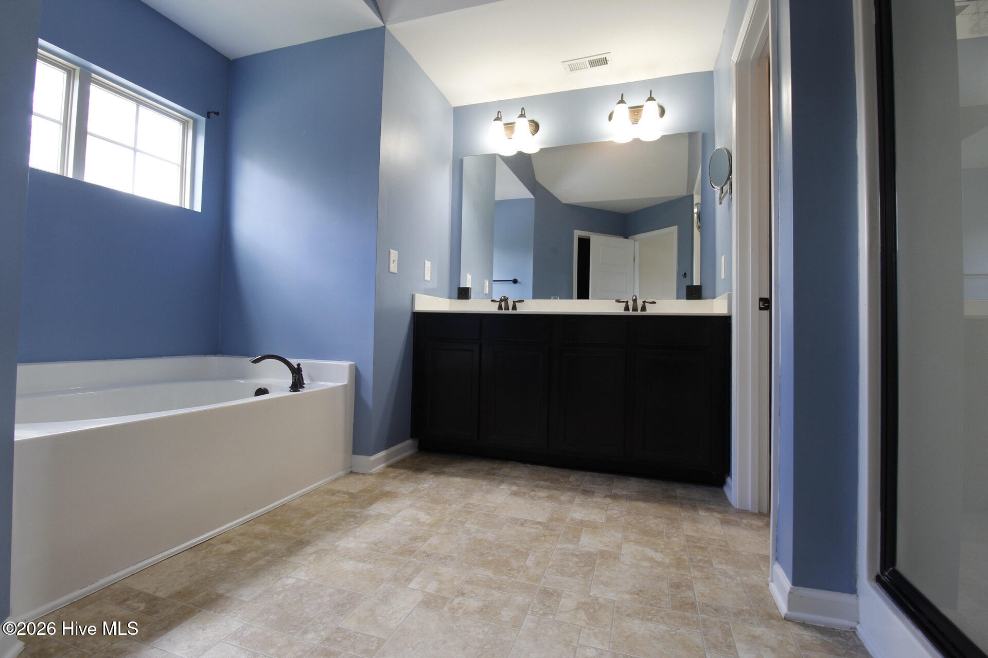 100558904 | Photo 19