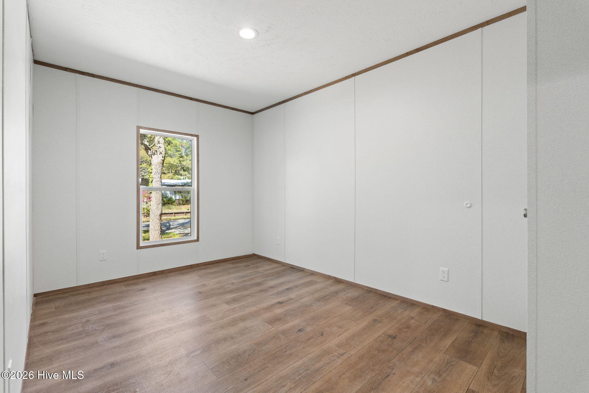 100569950 | Photo 12