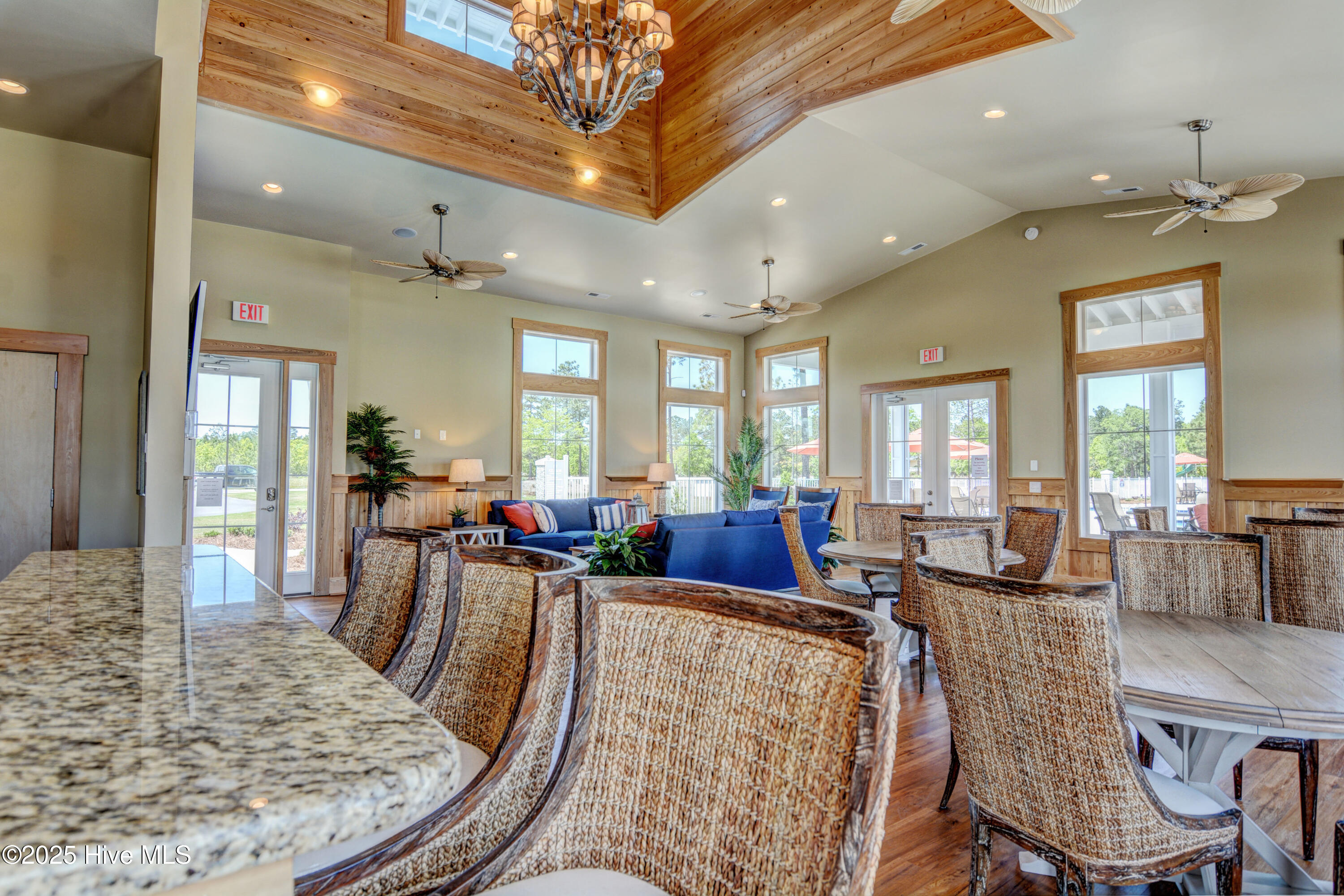 100531256 | Photo 52