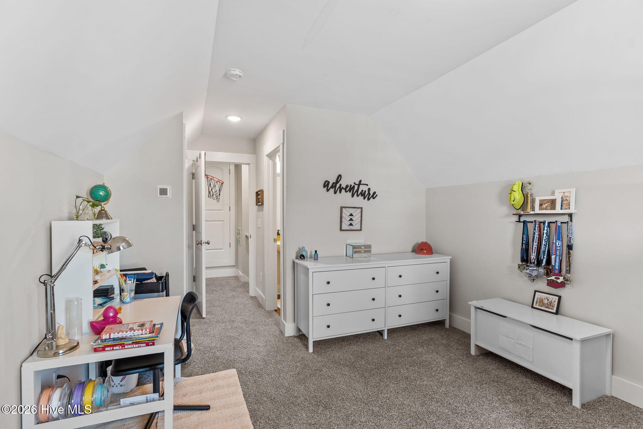 100558156 | Photo 40