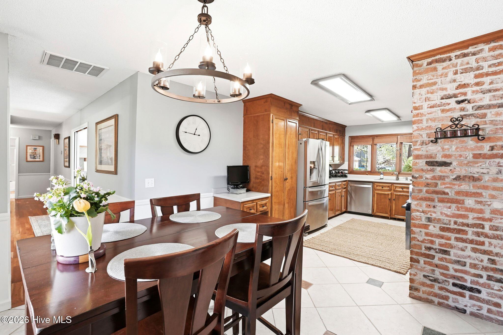 100563763 | Photo 40