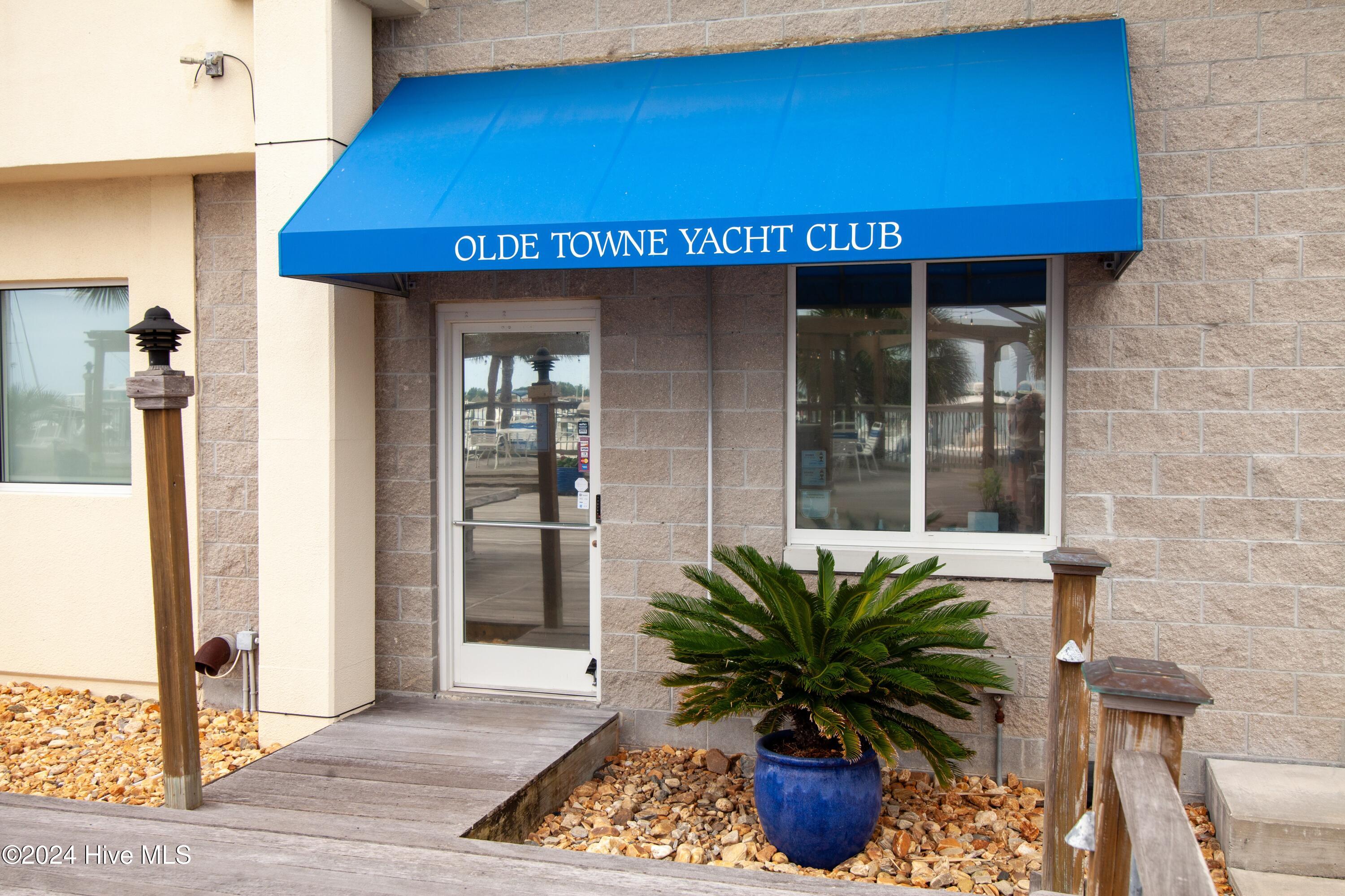 100 Olde Towne Yacht Club 