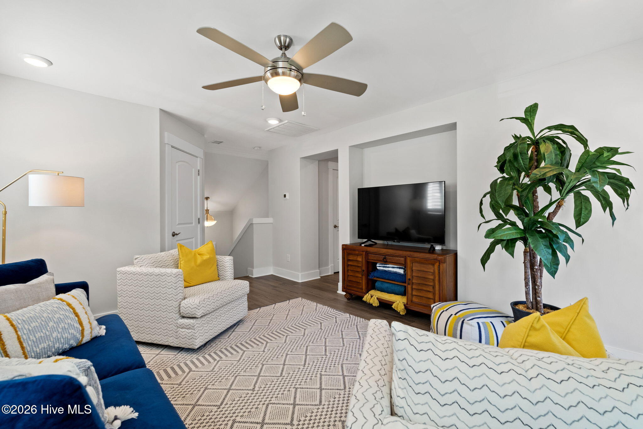 100564957 | Photo 25