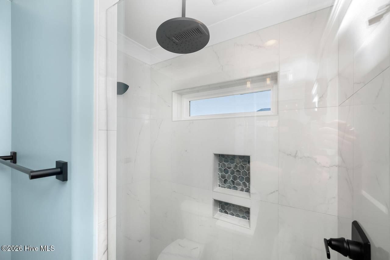 100560212 | Photo 113