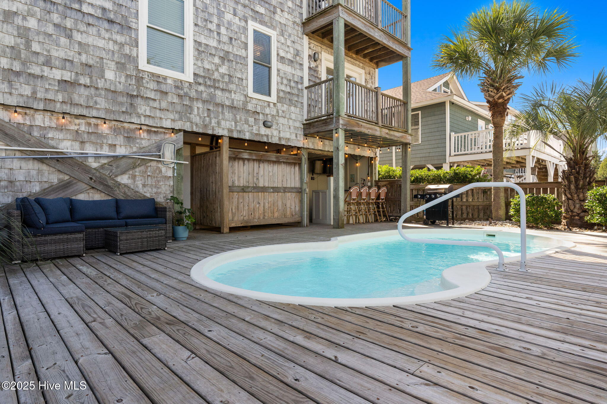 100535971 | Photo 53