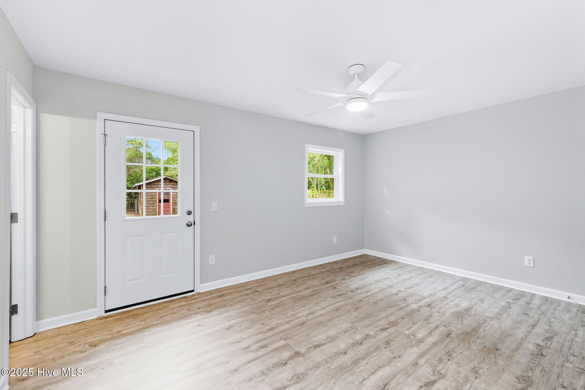 100529892 | Photo 12