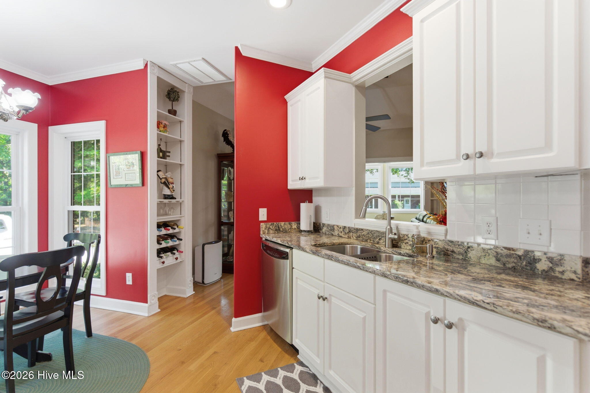 100570615 | Photo 20