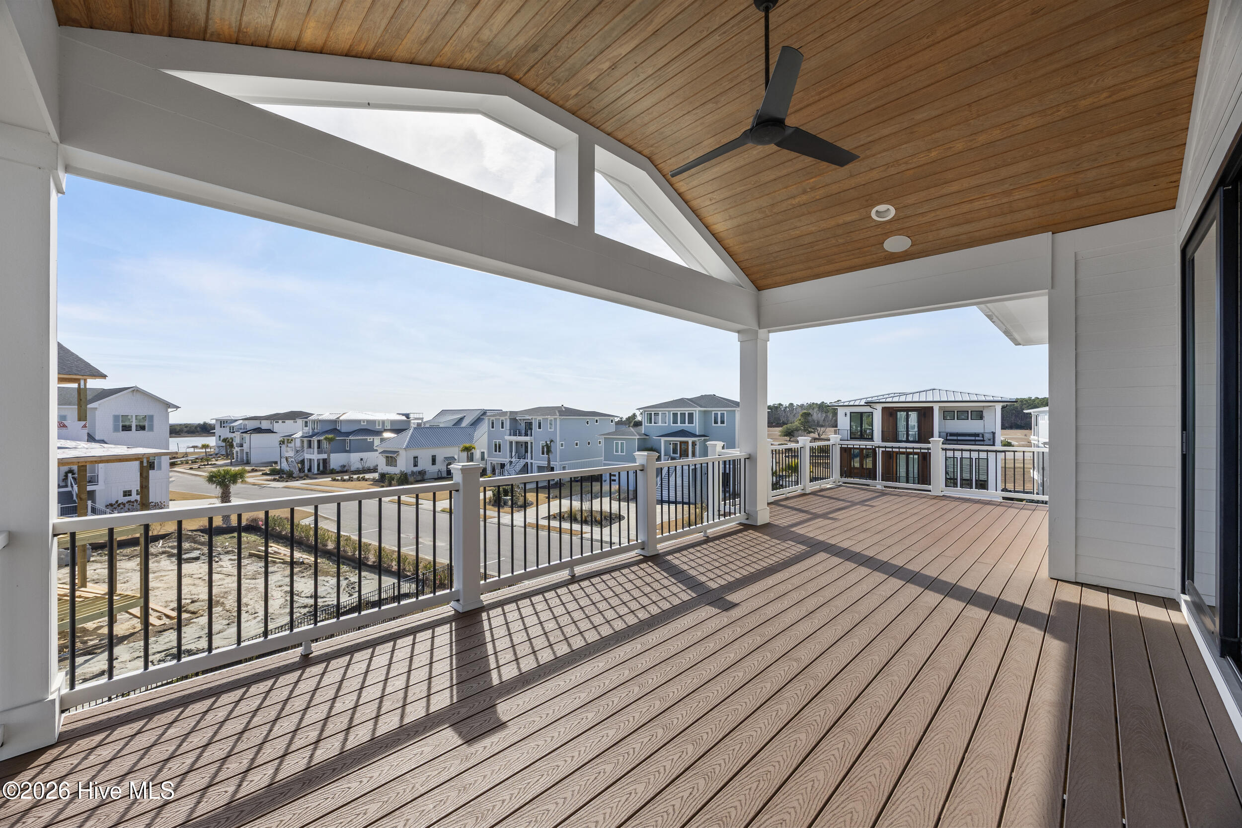 100551268 | Photo 26