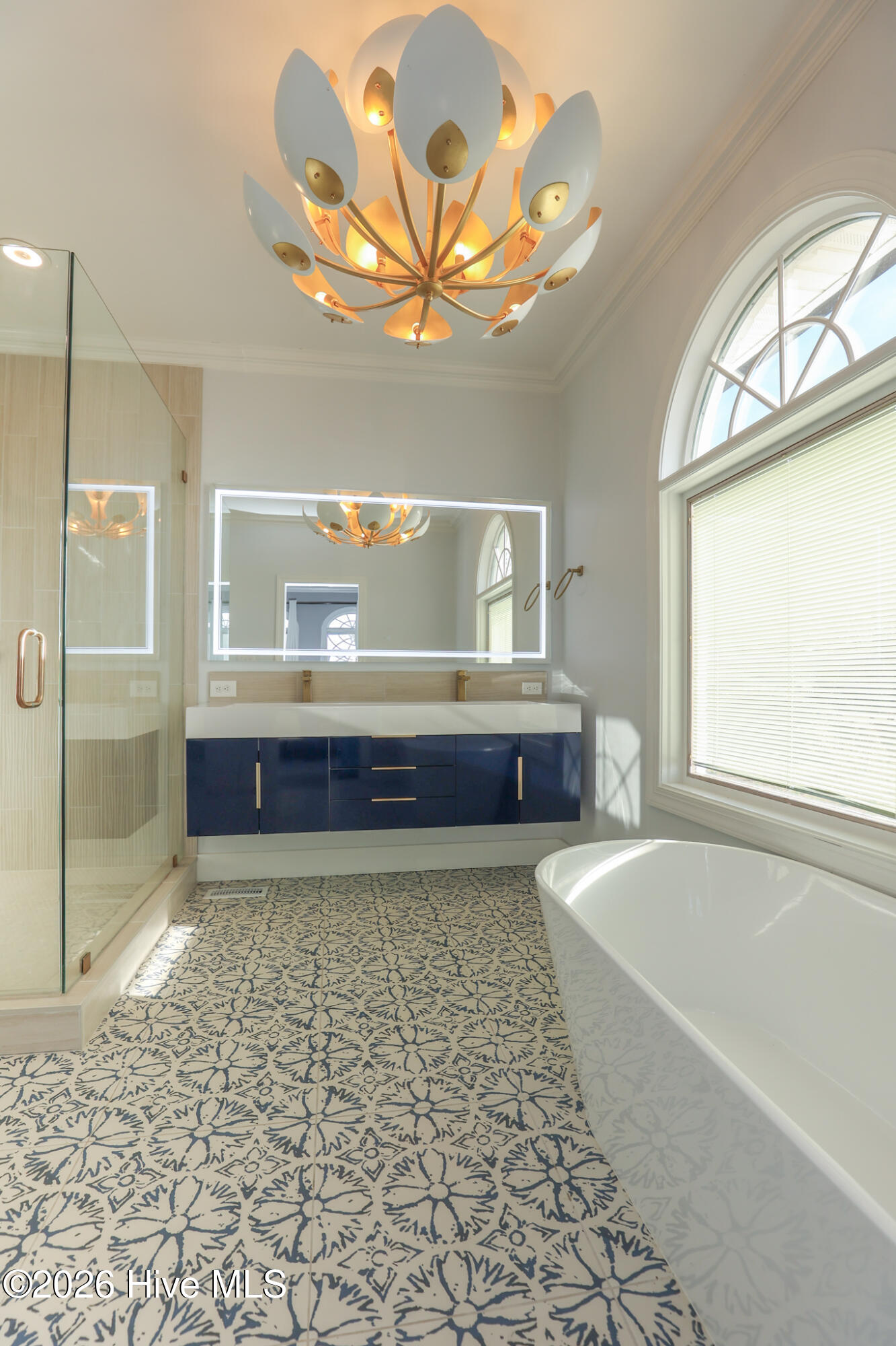 100556044 | Photo 41