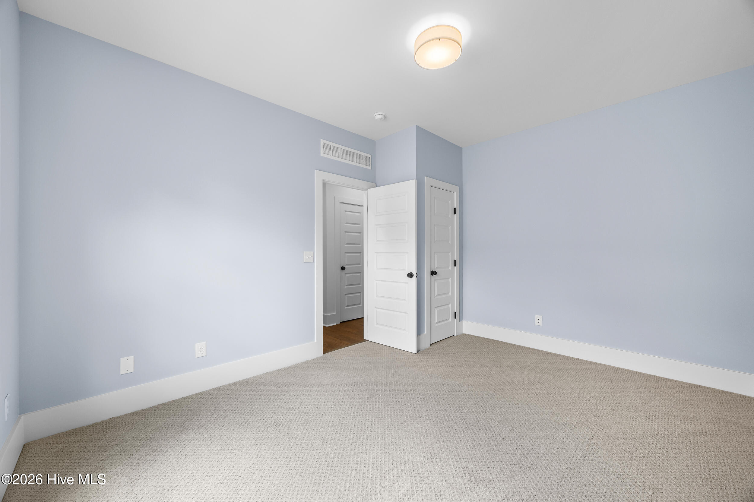 35_bedroom
