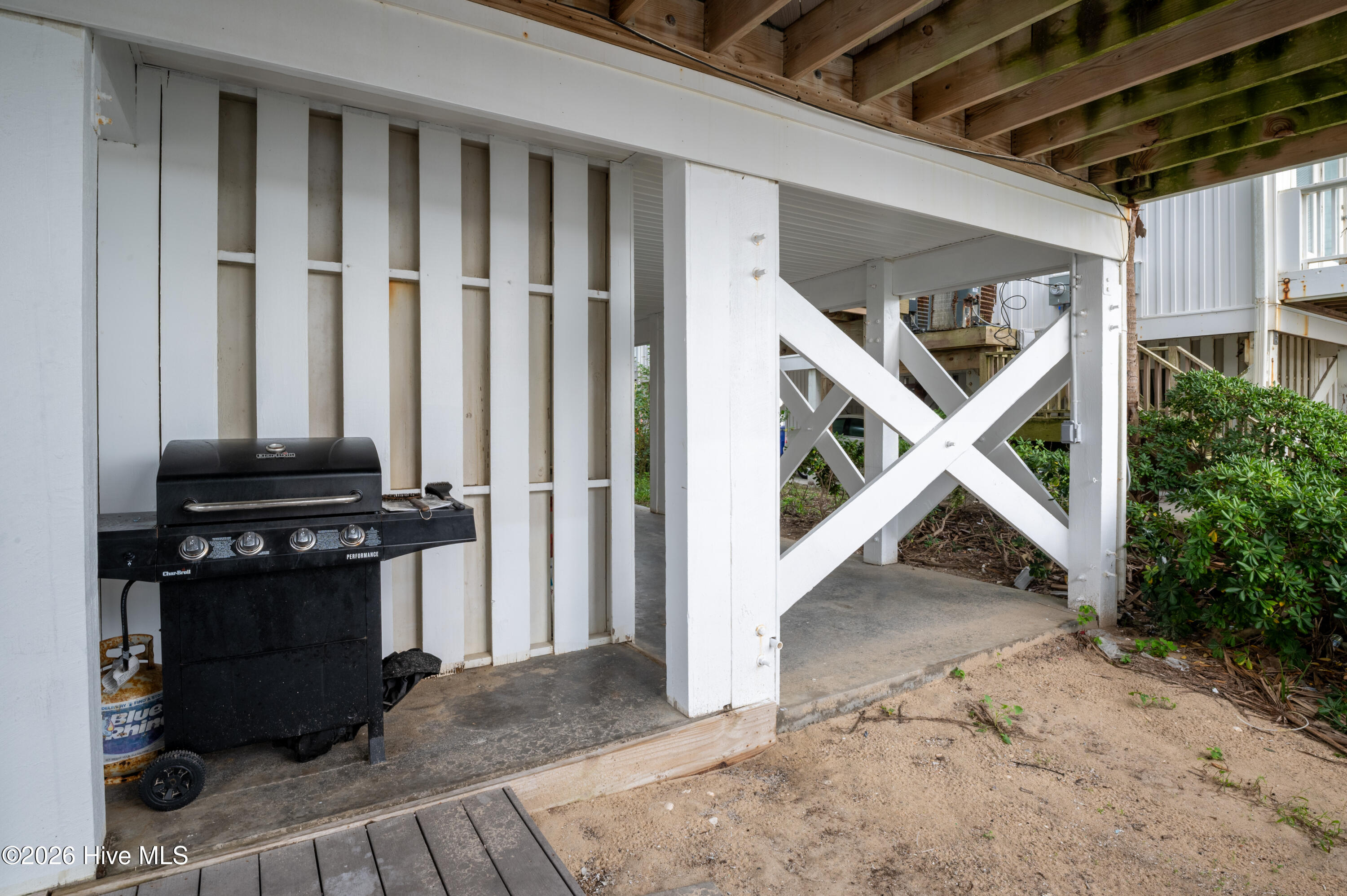 100550825 | Photo 57