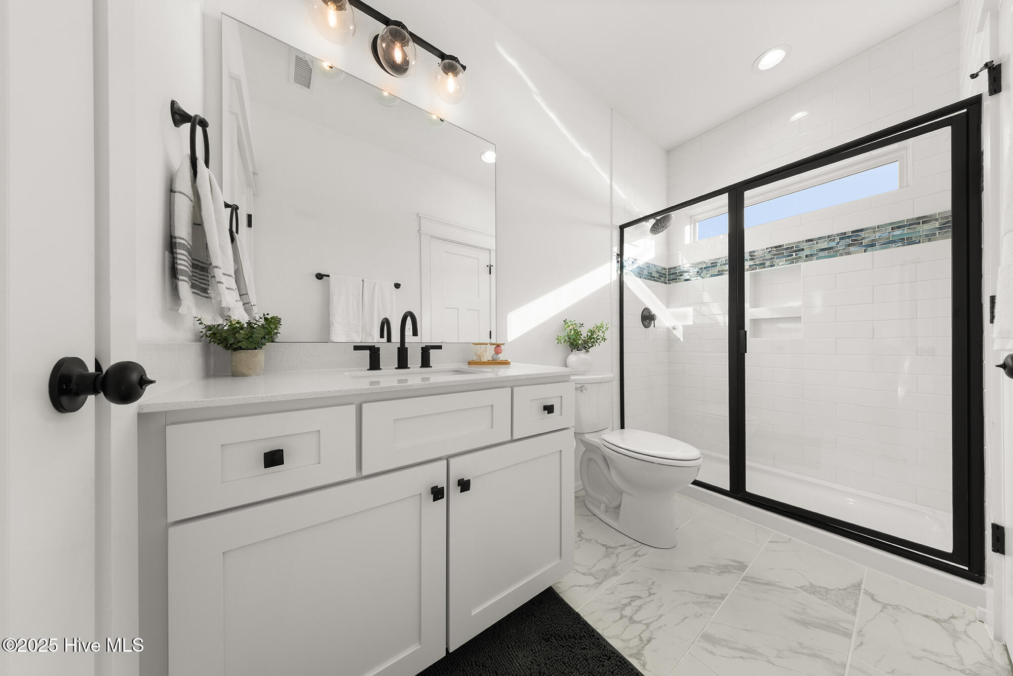 100542866 | Photo 11