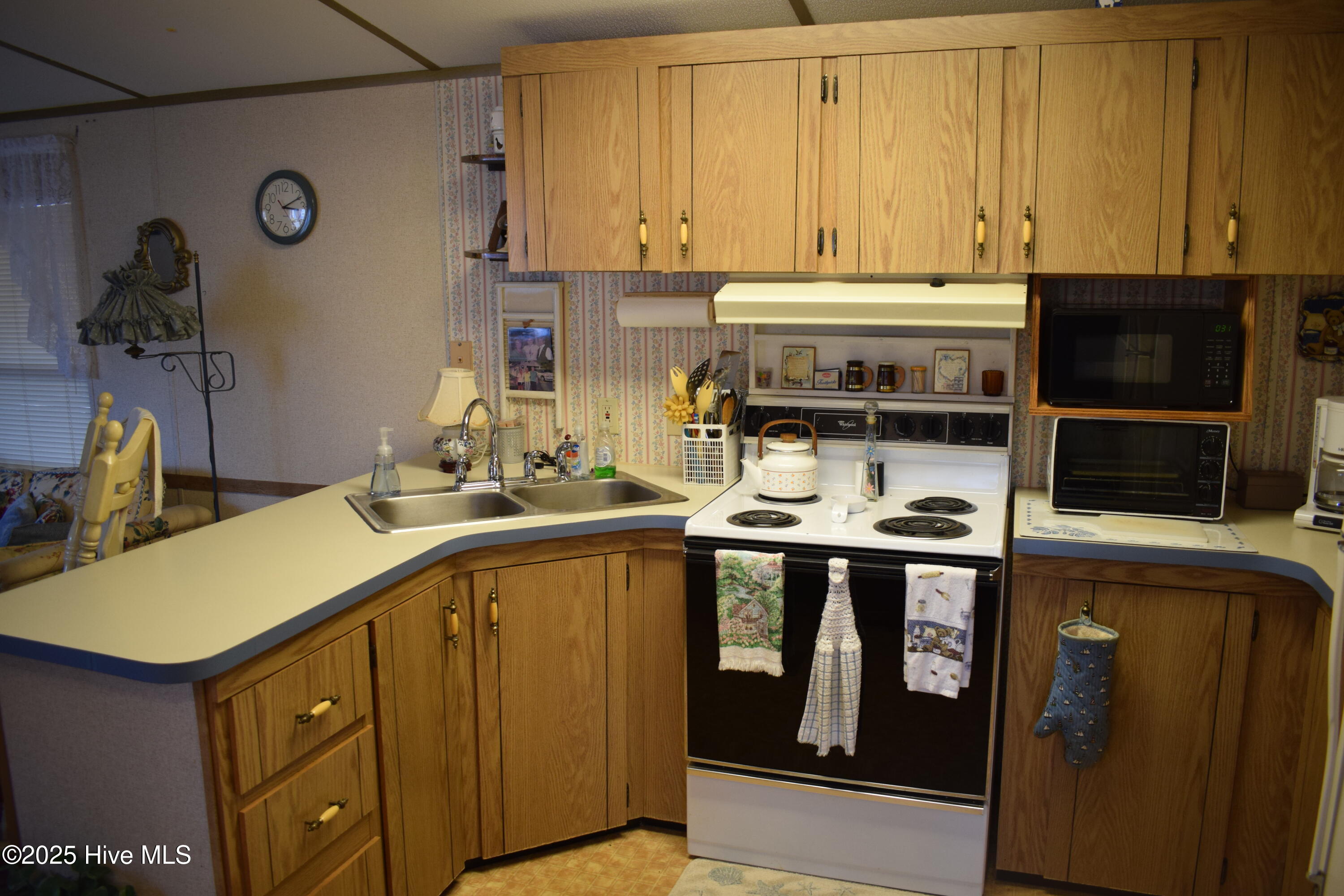 100560485 | Photo 16