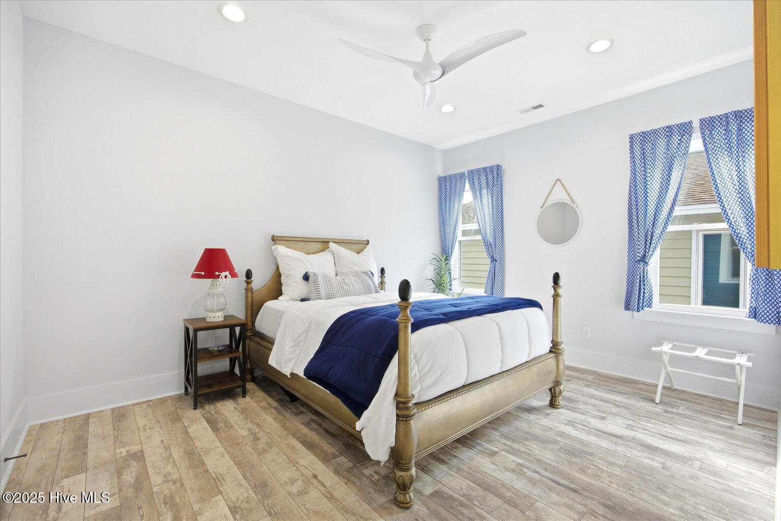 100546742 | Photo 16