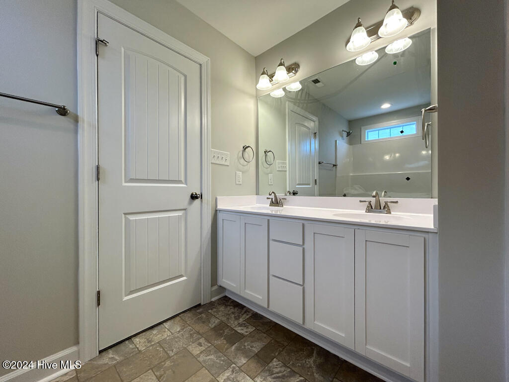 100563397 | Photo 47