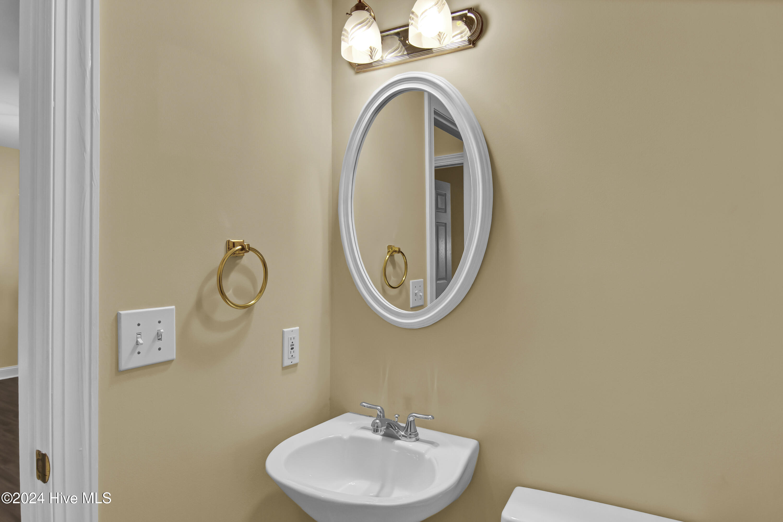 100558225 | Photo 13