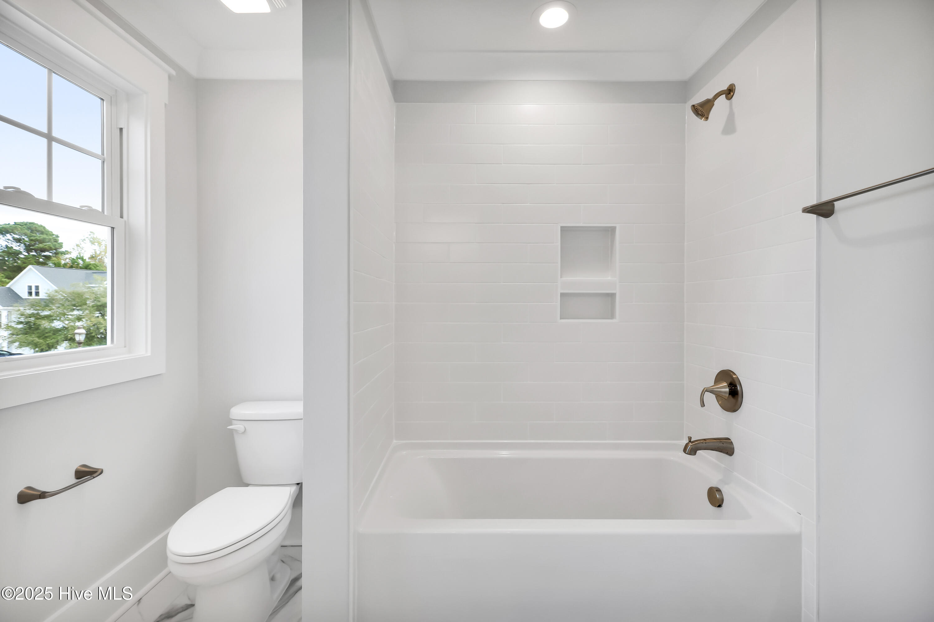 100542712 | Photo 32