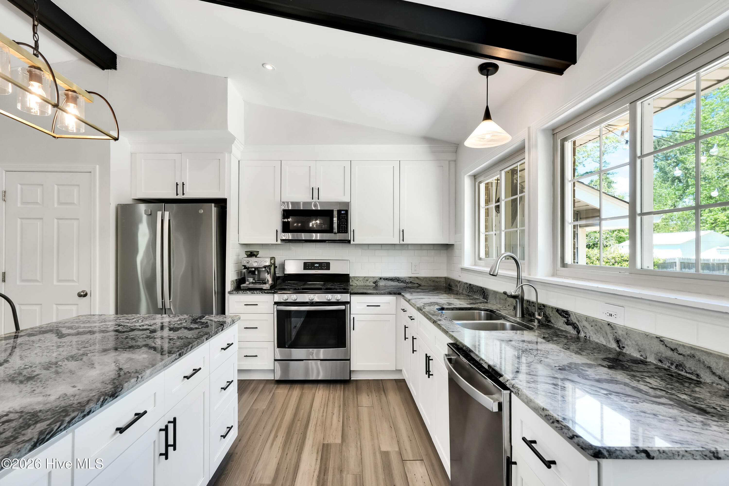 100567428 | Photo 13