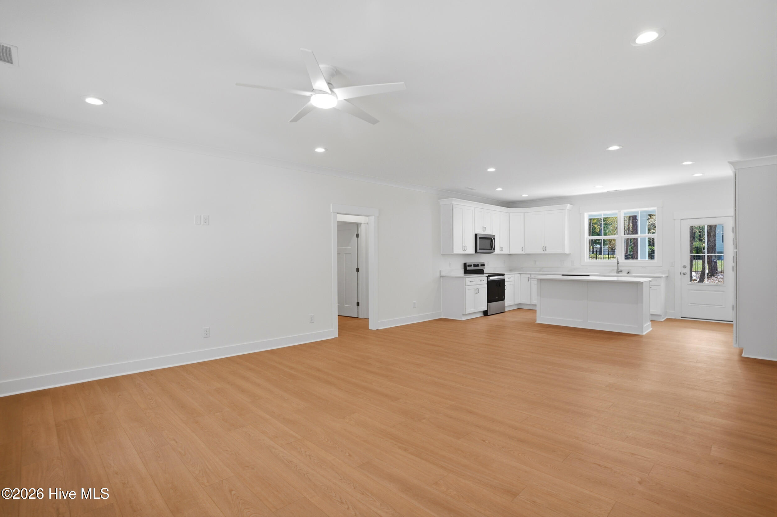 100556928 | Photo 16