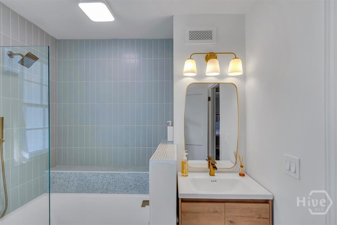 Second floor full bath