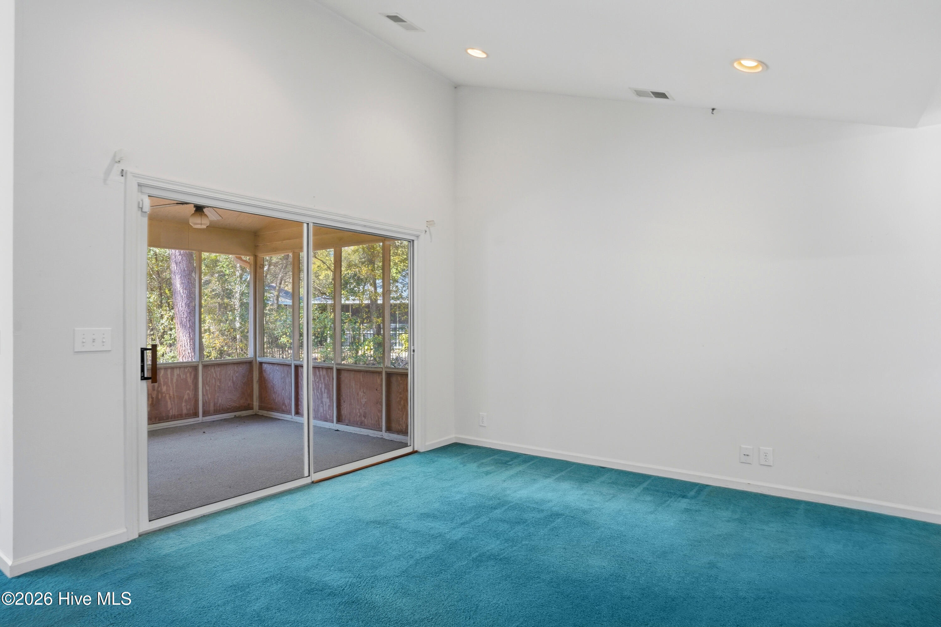 100564154 | Photo 14