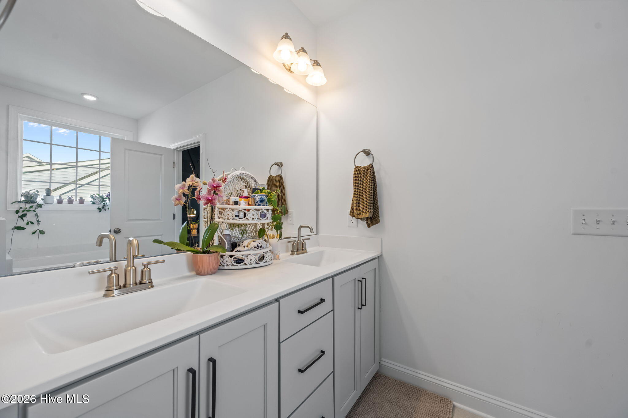 100566111 | Photo 24