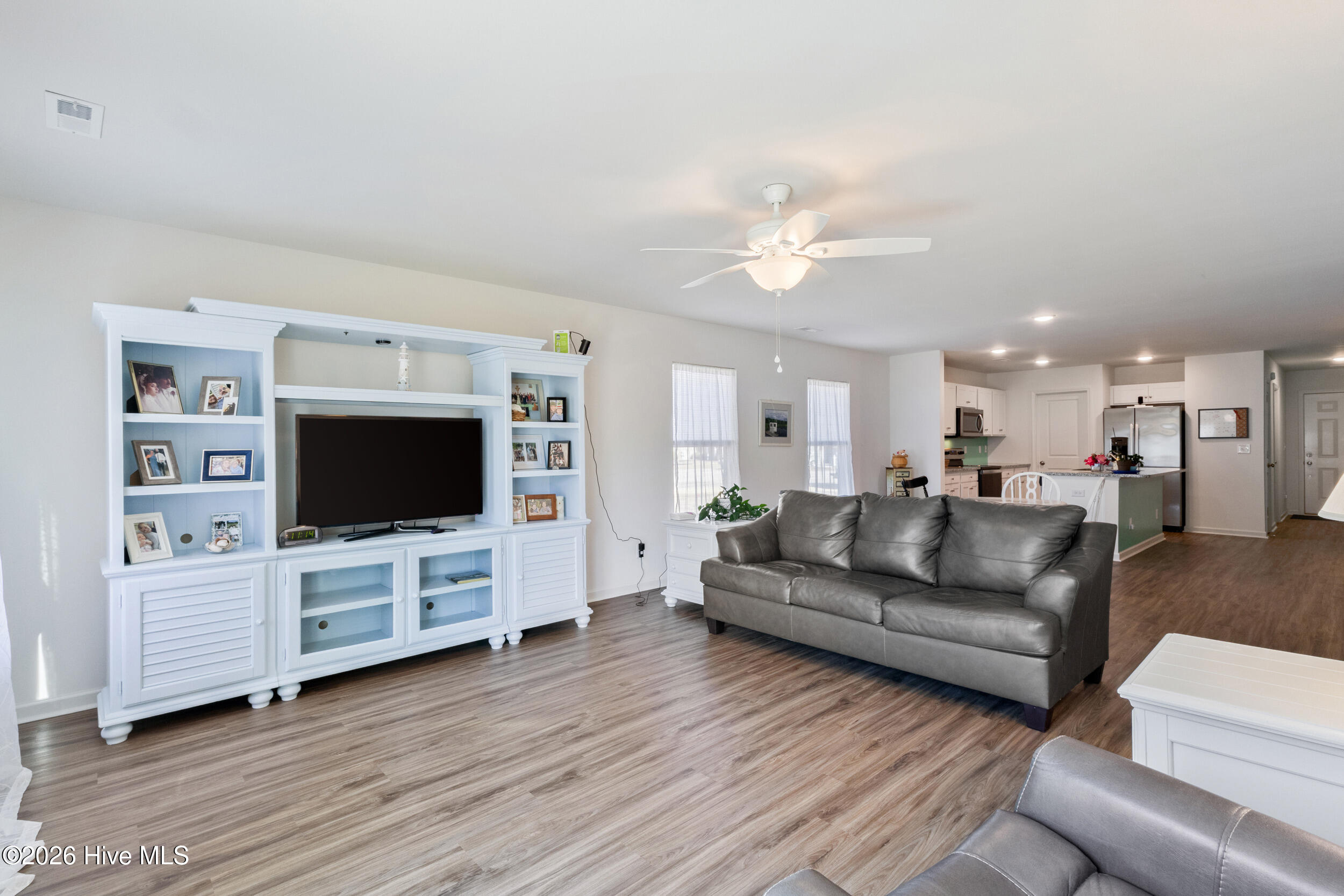 100549319 | Photo 25