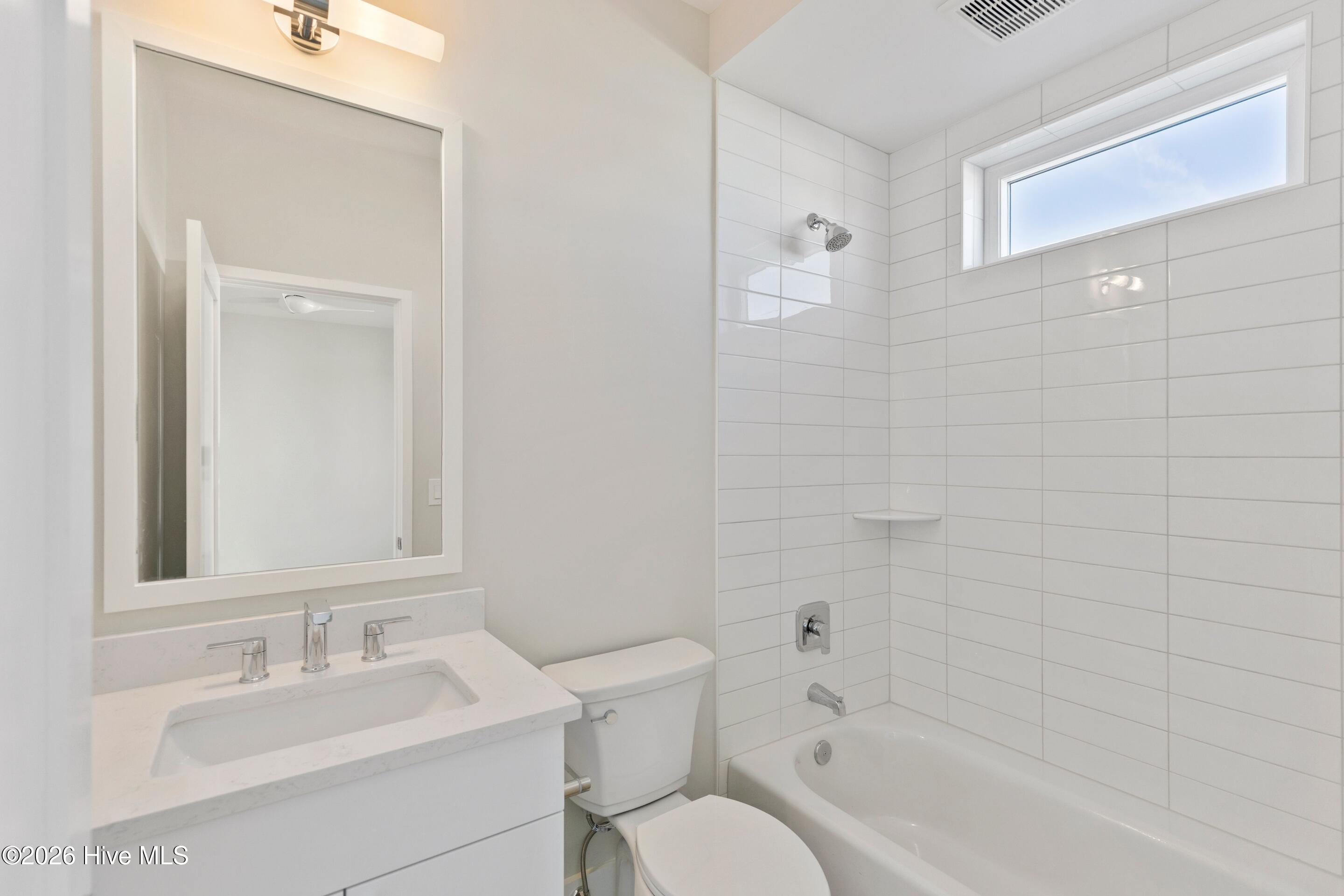 100545146 | Photo 35