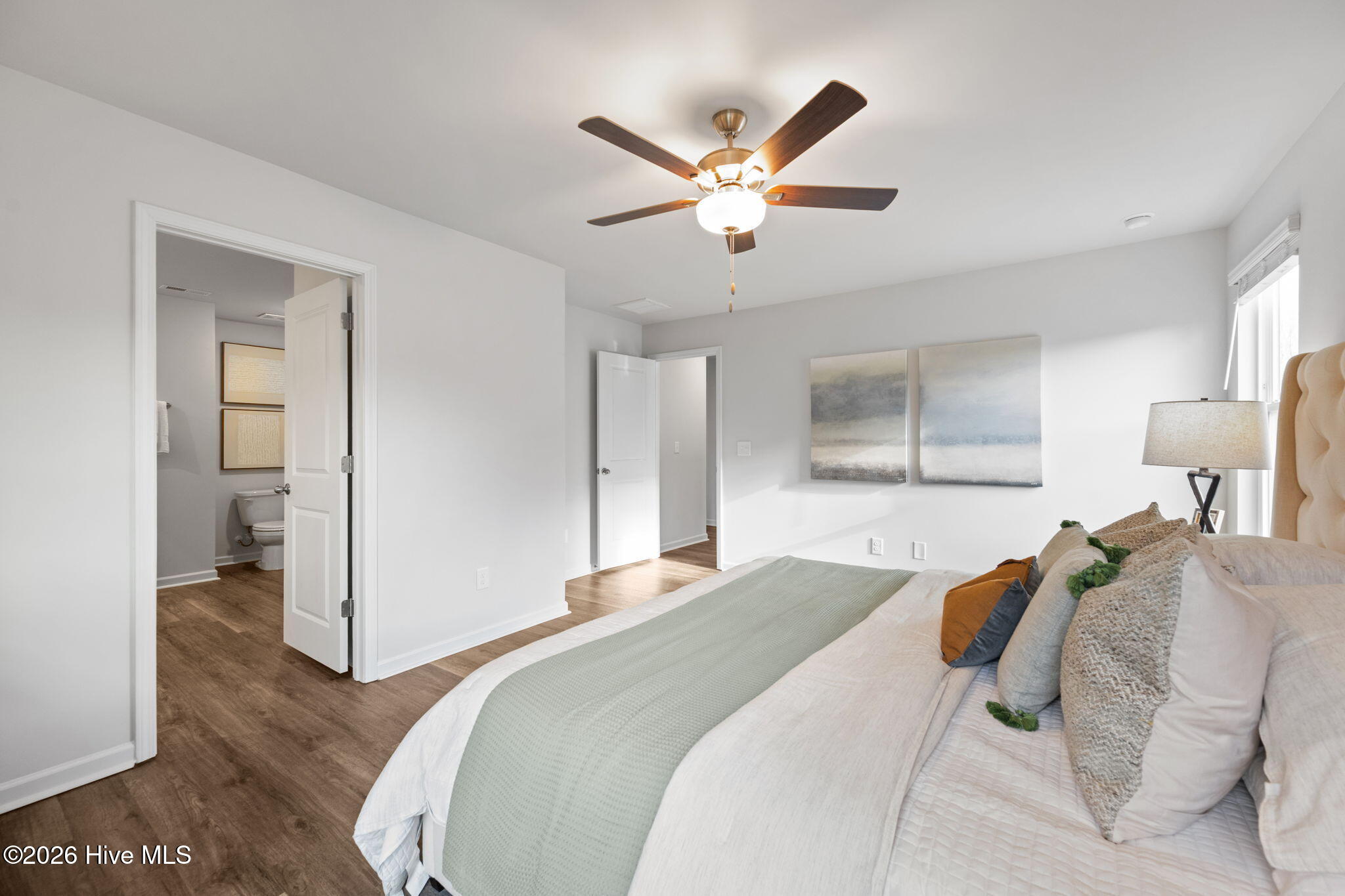 100561860 | Photo 16