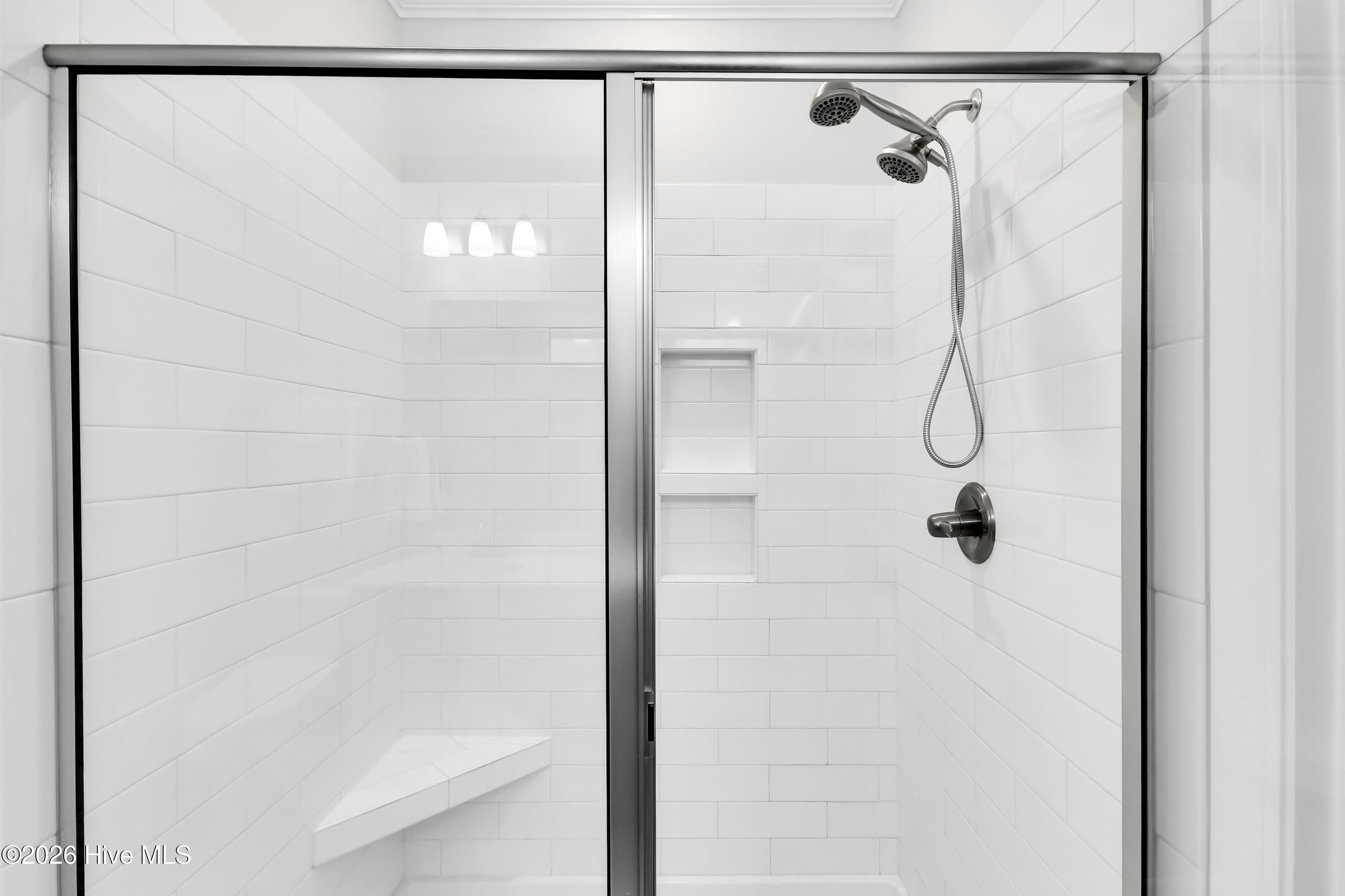 100557185 | Photo 21