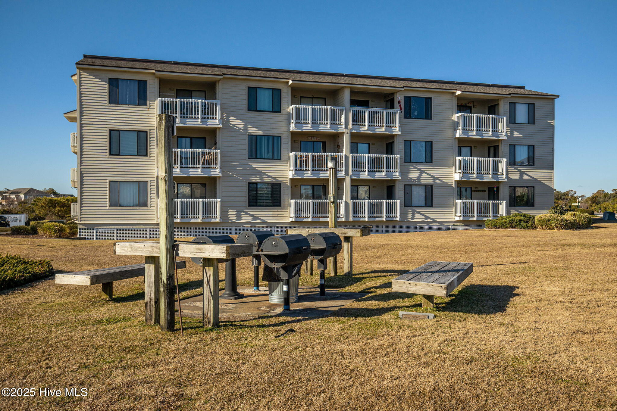 100543280 | Photo 40