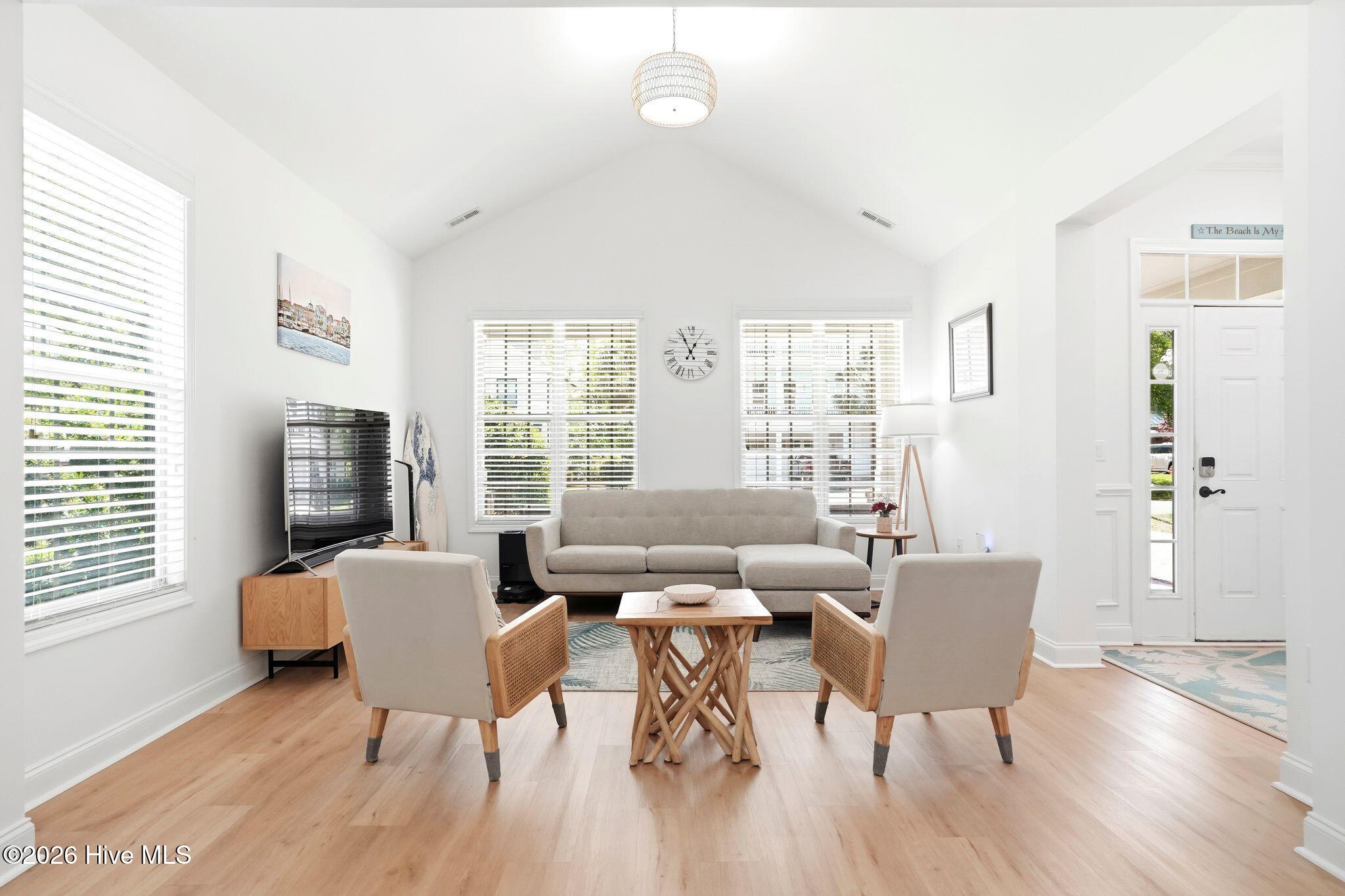 100566461 | Photo 11