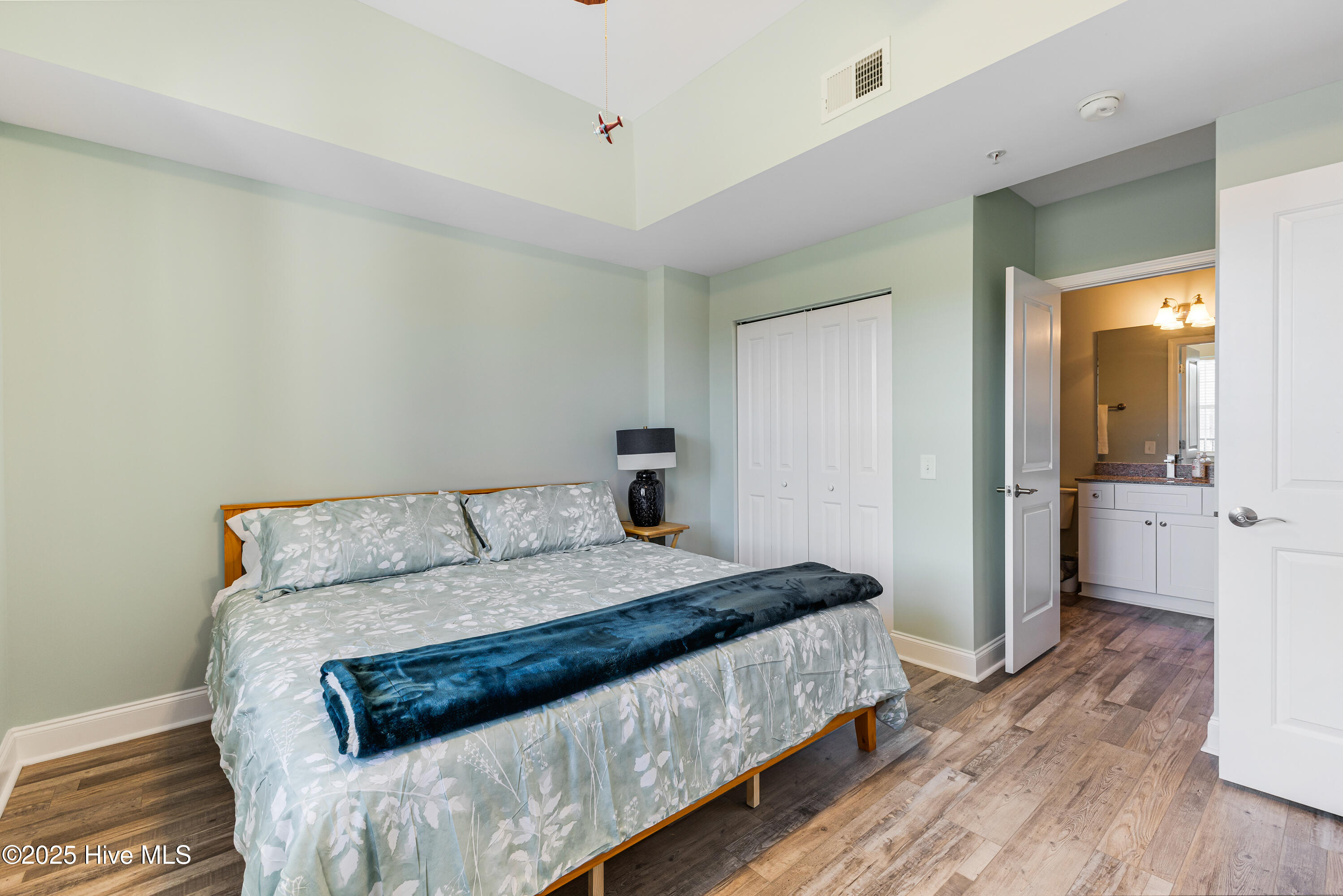 100489556 | Photo 32