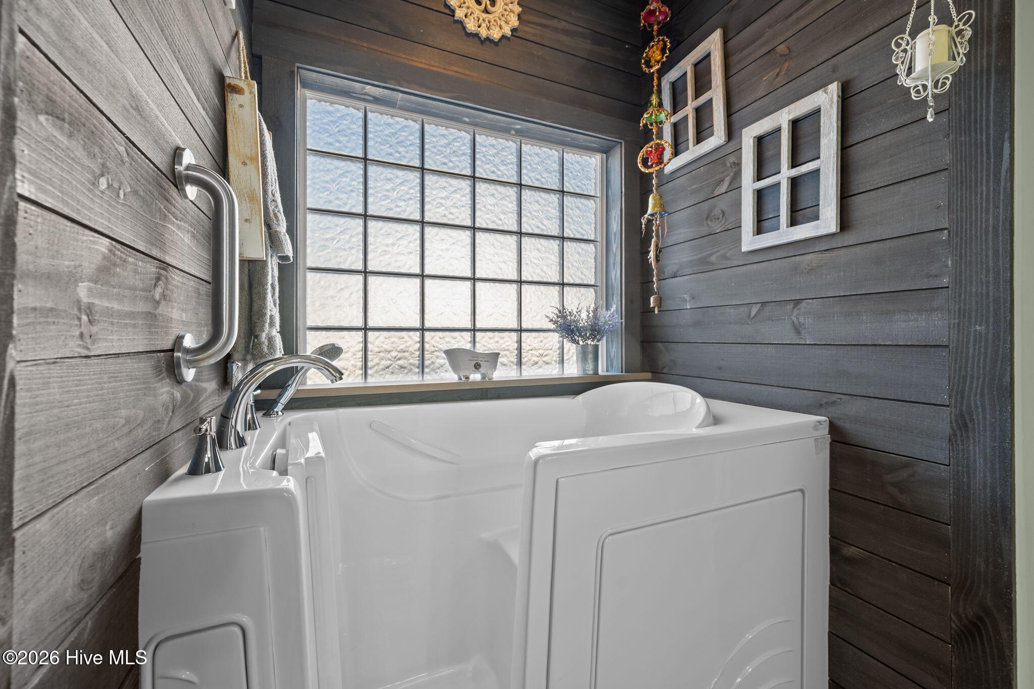 100547536 | Photo 24