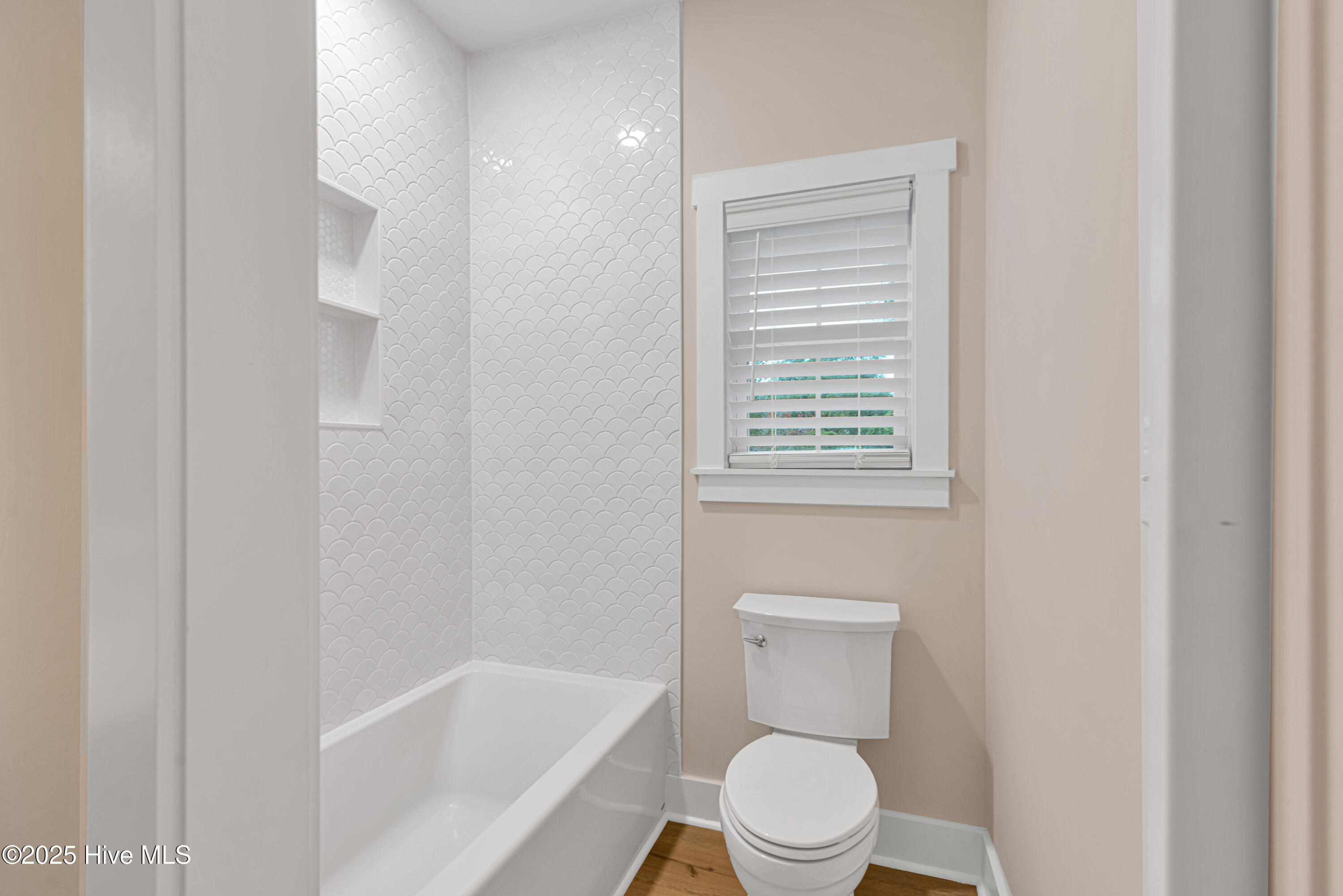 100542674 | Photo 30