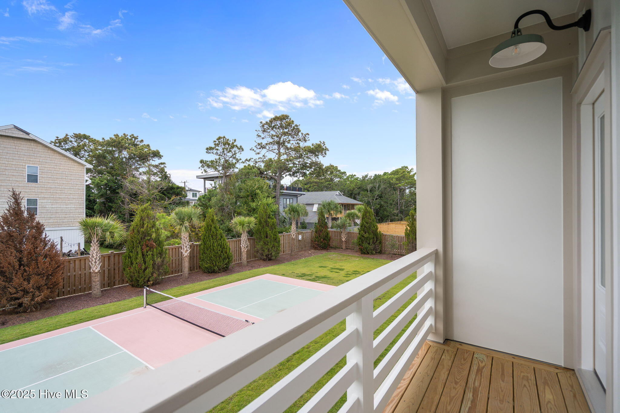 100537878 | Photo 61